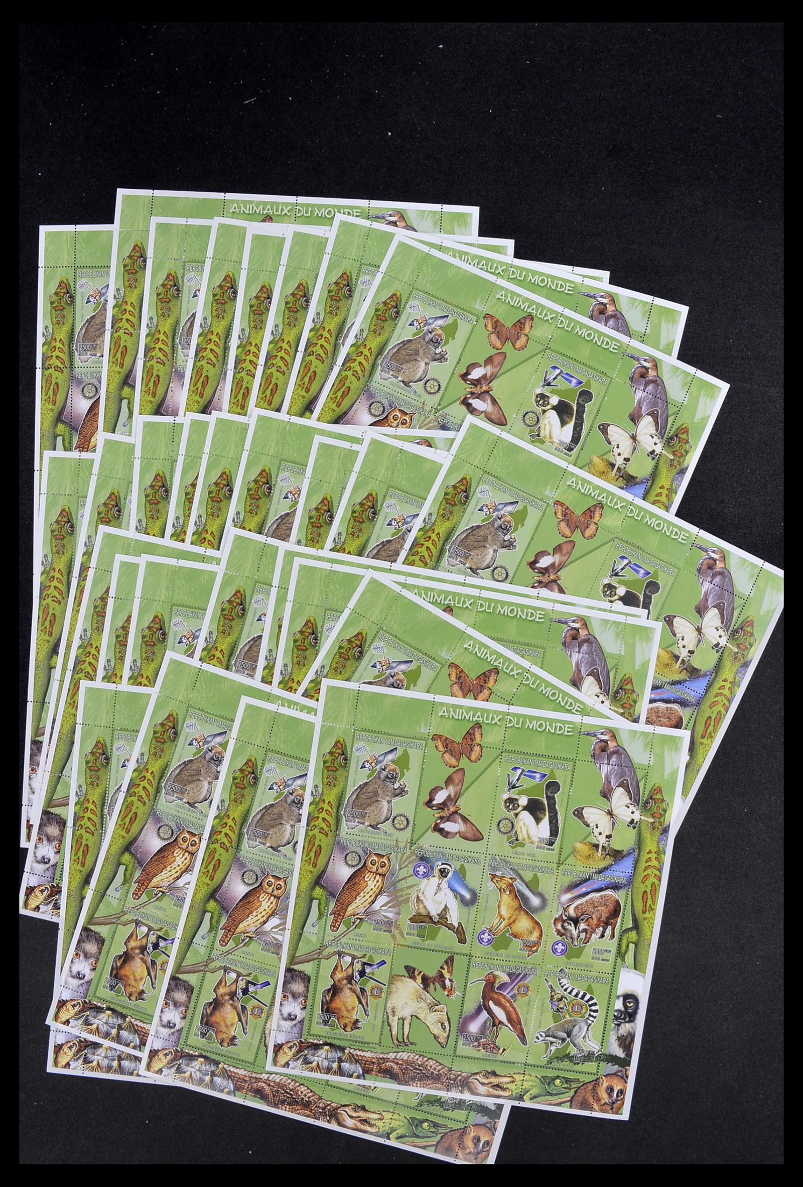 33934 049 - Postzegelverzameling 33934 Motieven 1975-2003.