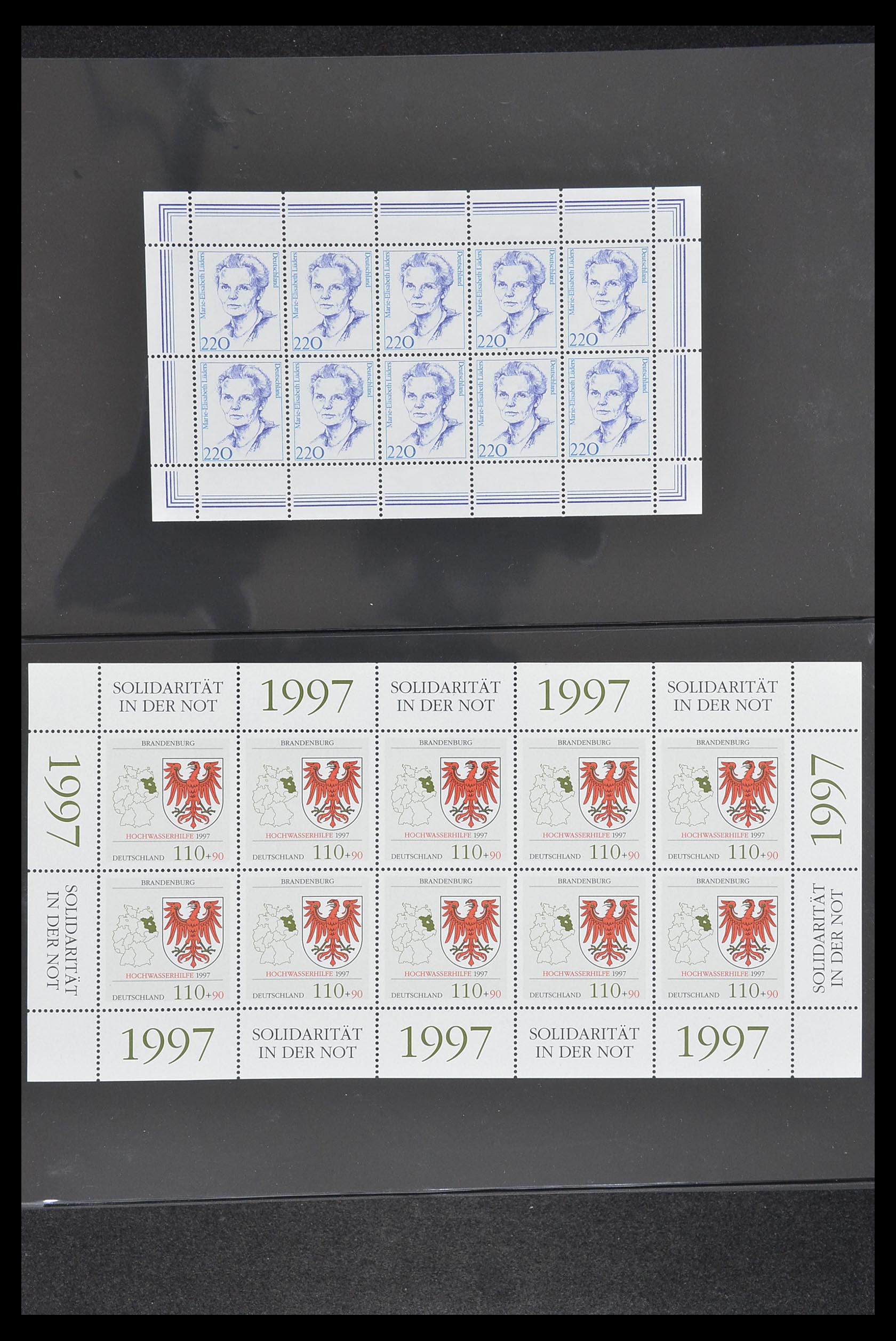 33936 082 - Stamp collection 33936 Bundespost kleinbogen 1994-2000.
