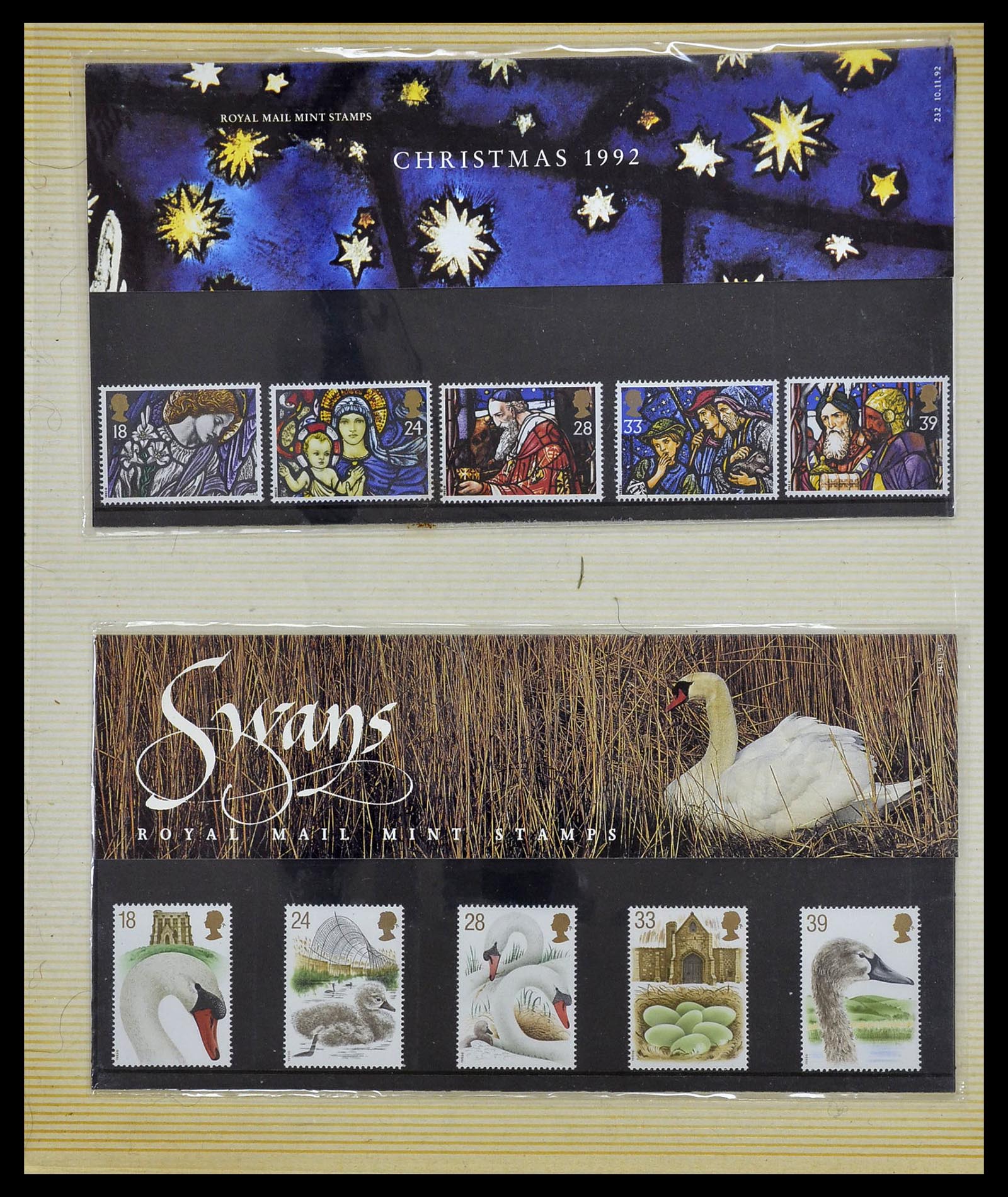 34029 044 - Stamp collection 34029 Great Britain presentation packs 1978-2004.