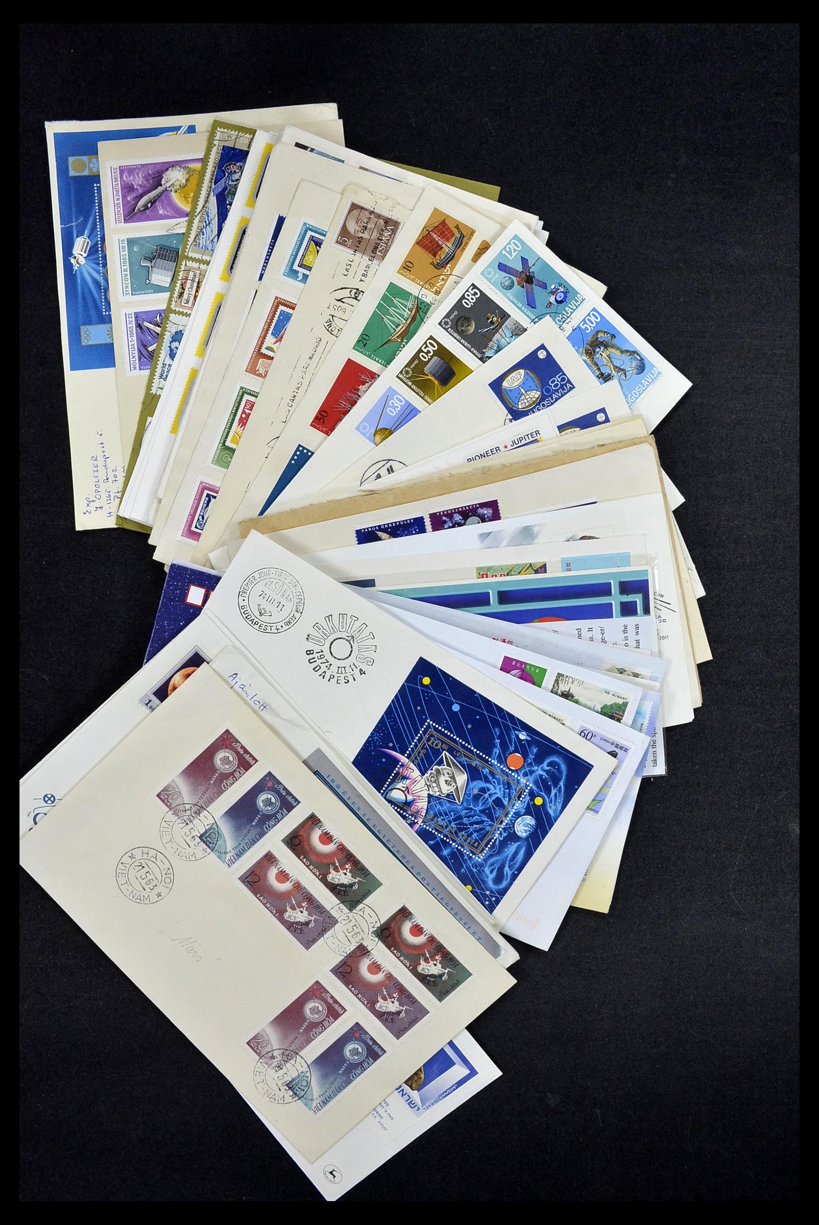 34147 001 - Postzegelverzameling 34147 Motief Ruimtevaart 1928(!)-1999.