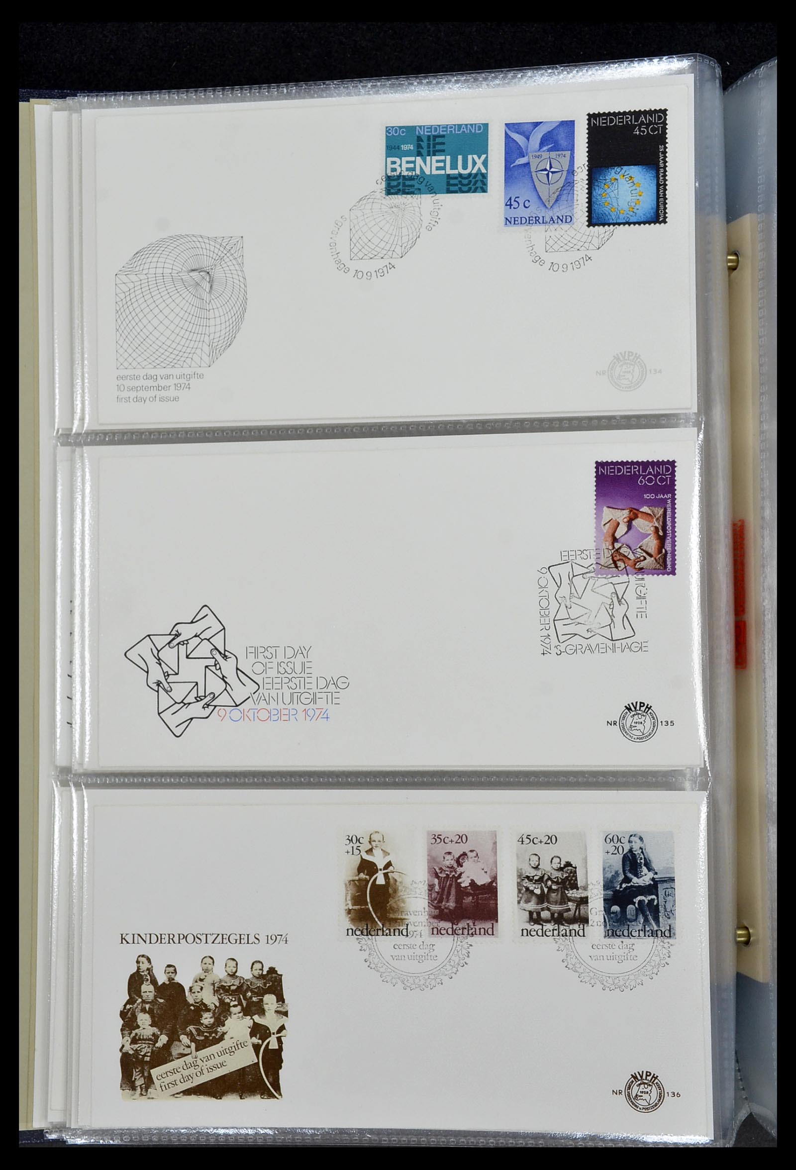 34207 012 - Postzegelverzameling 34207 Nederland FDC's 1970-2011.