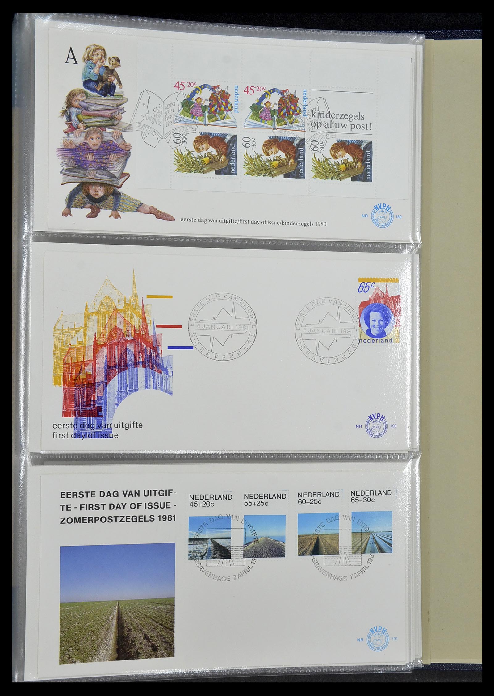 34207 033 - Postzegelverzameling 34207 Nederland FDC's 1970-2011.