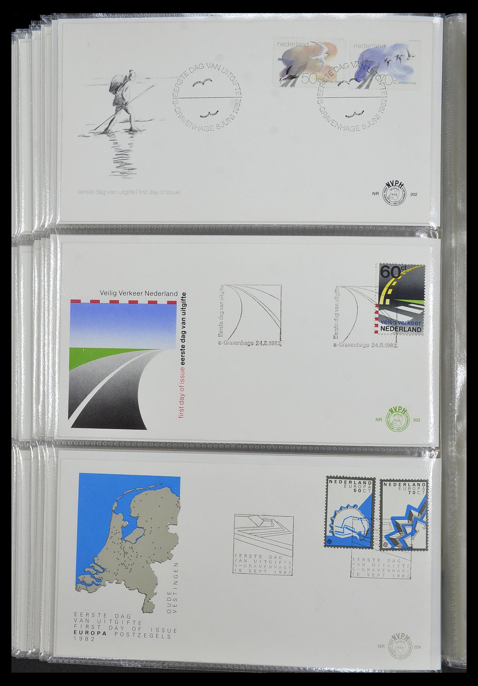 34207 038 - Postzegelverzameling 34207 Nederland FDC's 1970-2011.