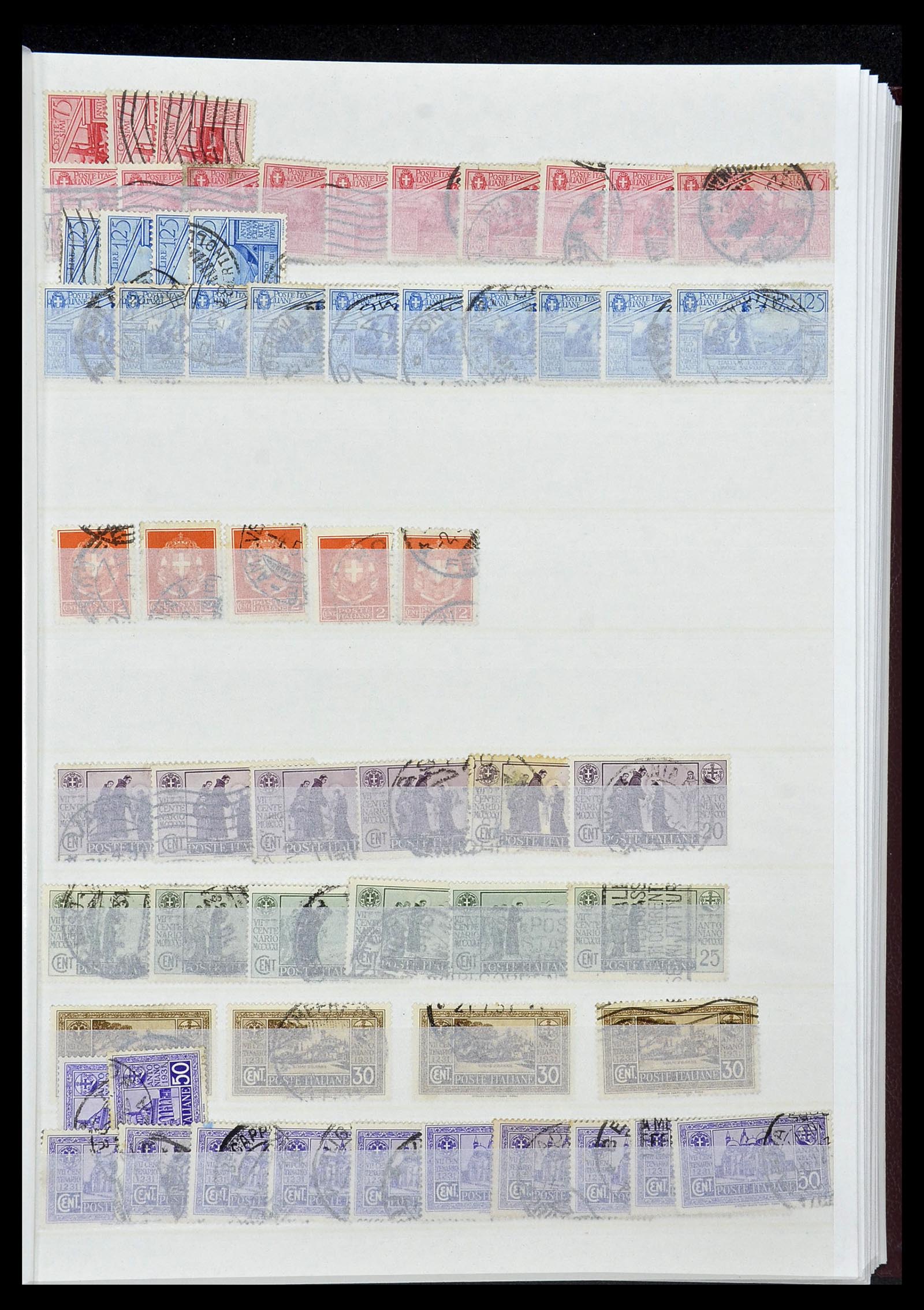 34215 020 - Stamp collection 34215 Italy 1861-1959.