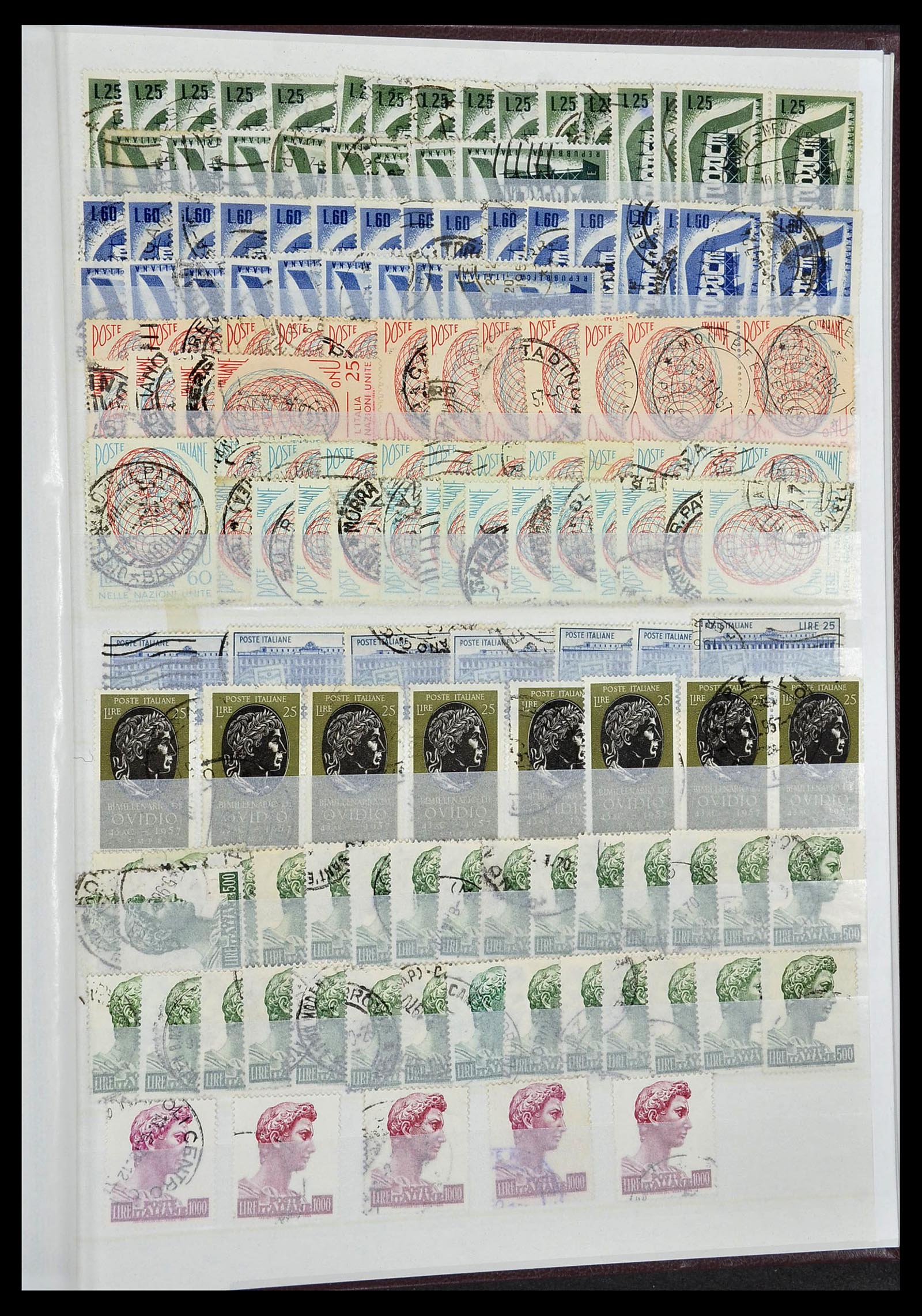 34215 055 - Stamp collection 34215 Italy 1861-1959.