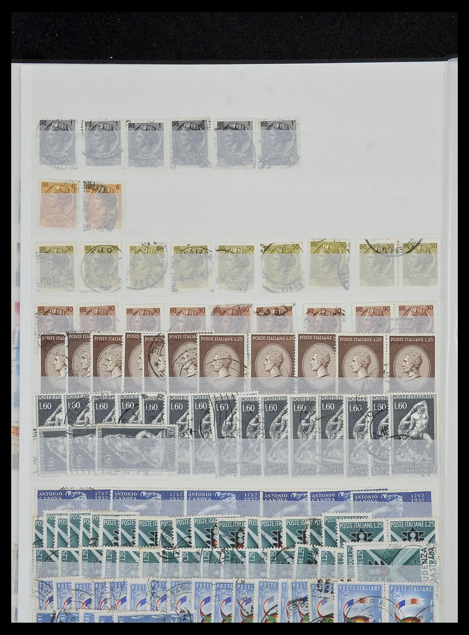34215 056 - Stamp collection 34215 Italy 1861-1959.