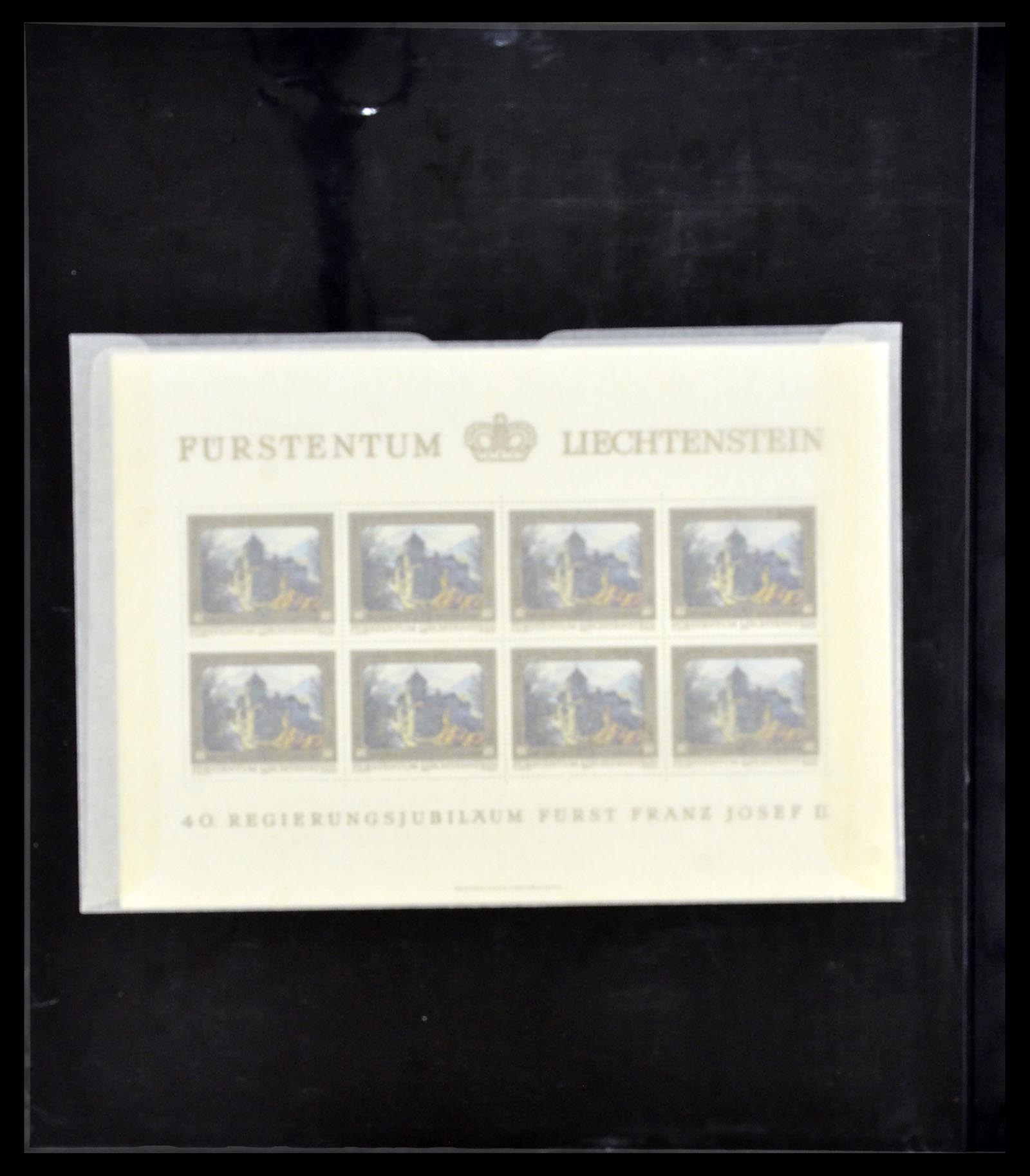 34231 216 - Stamp collection 34231 Liechtenstein 1912-2020!