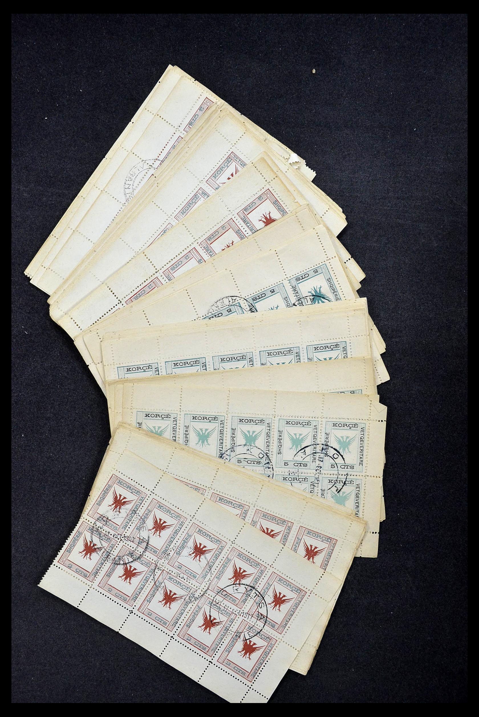 34285 001 - Postzegelverzameling 34285 Albanië 1914-1945.