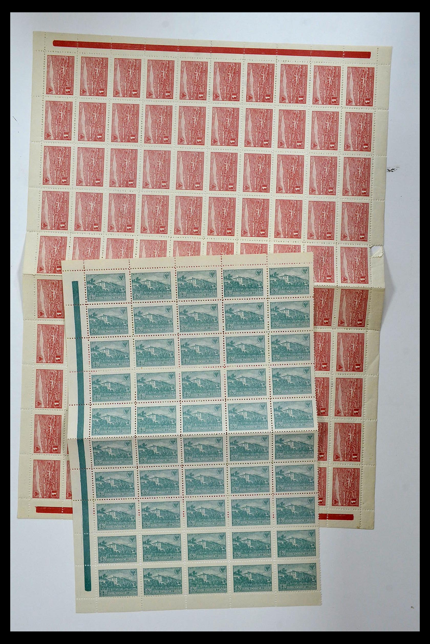 34285 010 - Postzegelverzameling 34285 Albanië 1914-1945.