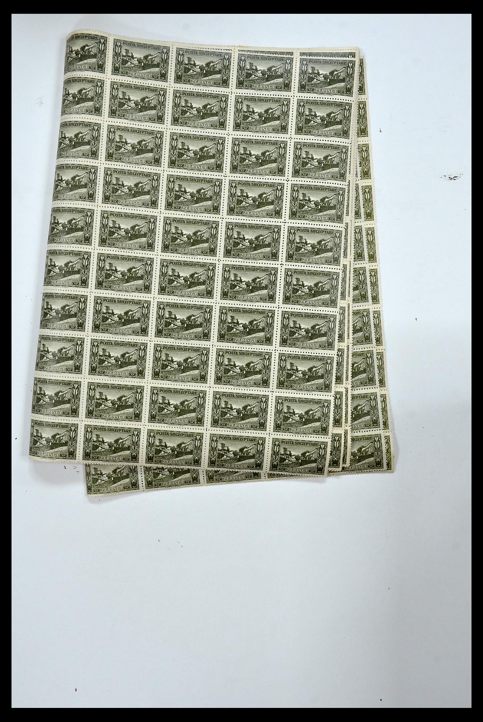 34285 017 - Postzegelverzameling 34285 Albanië 1914-1945.