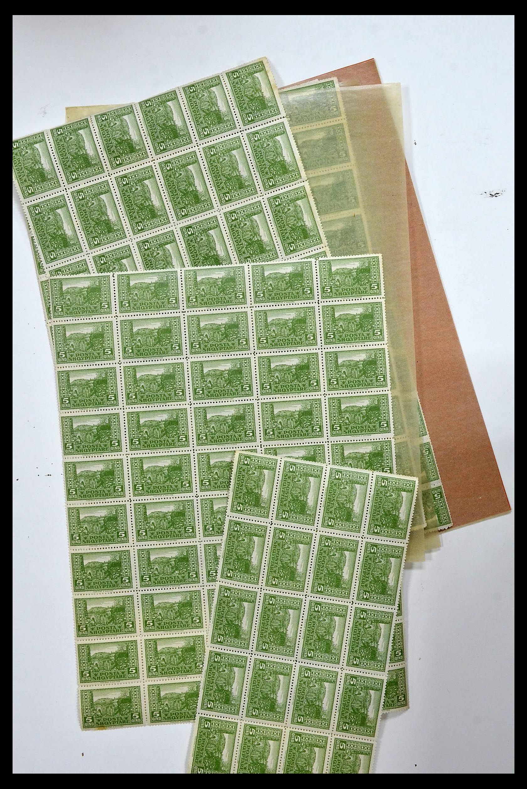 34285 018 - Postzegelverzameling 34285 Albanië 1914-1945.