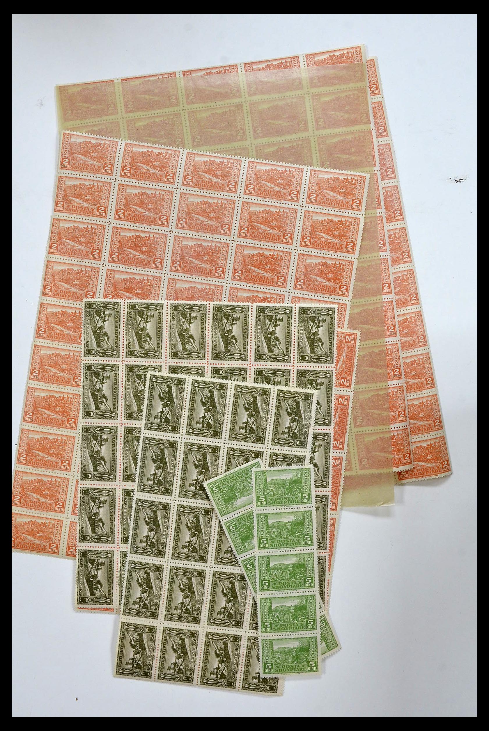 34285 019 - Postzegelverzameling 34285 Albanië 1914-1945.