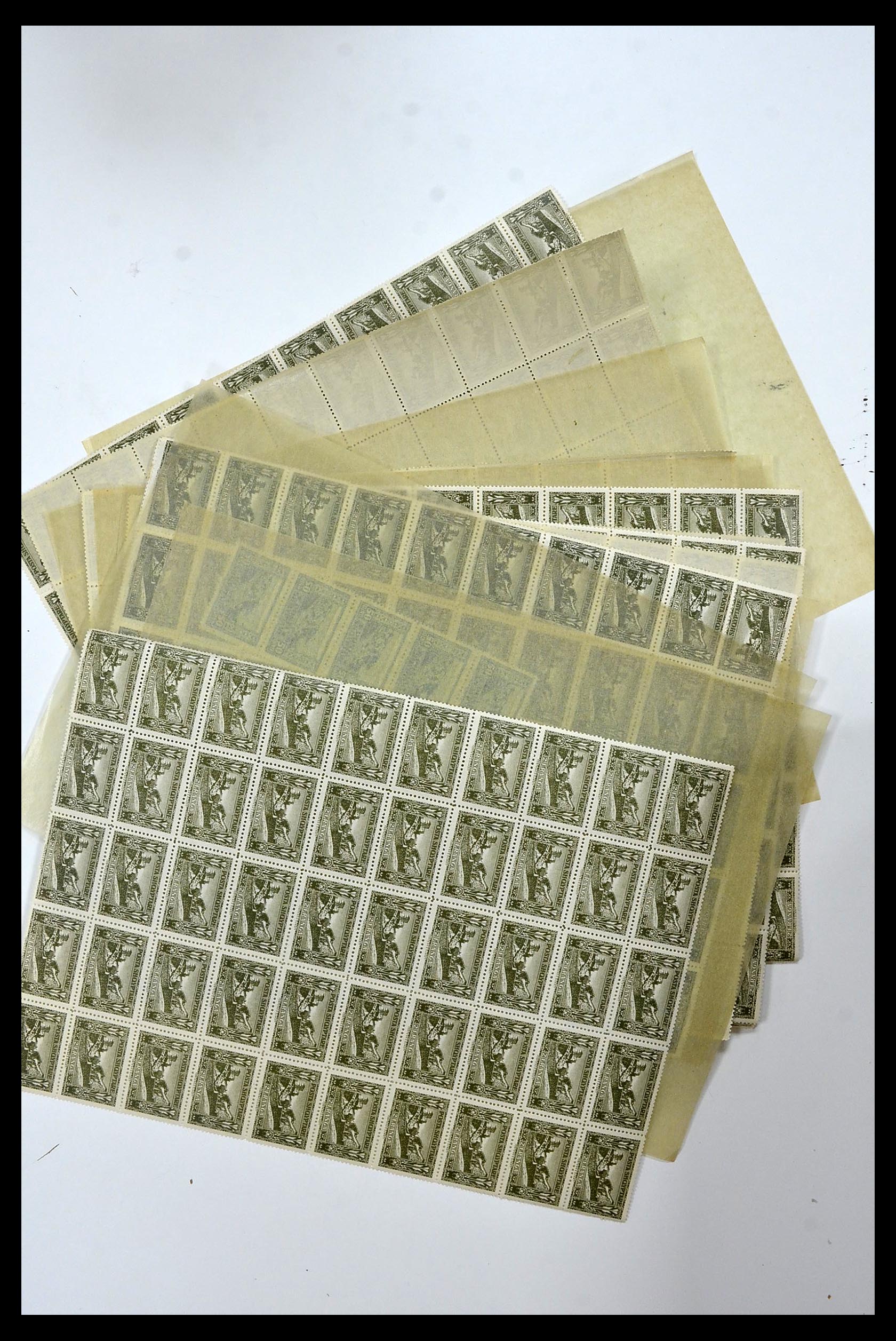 34285 020 - Postzegelverzameling 34285 Albanië 1914-1945.