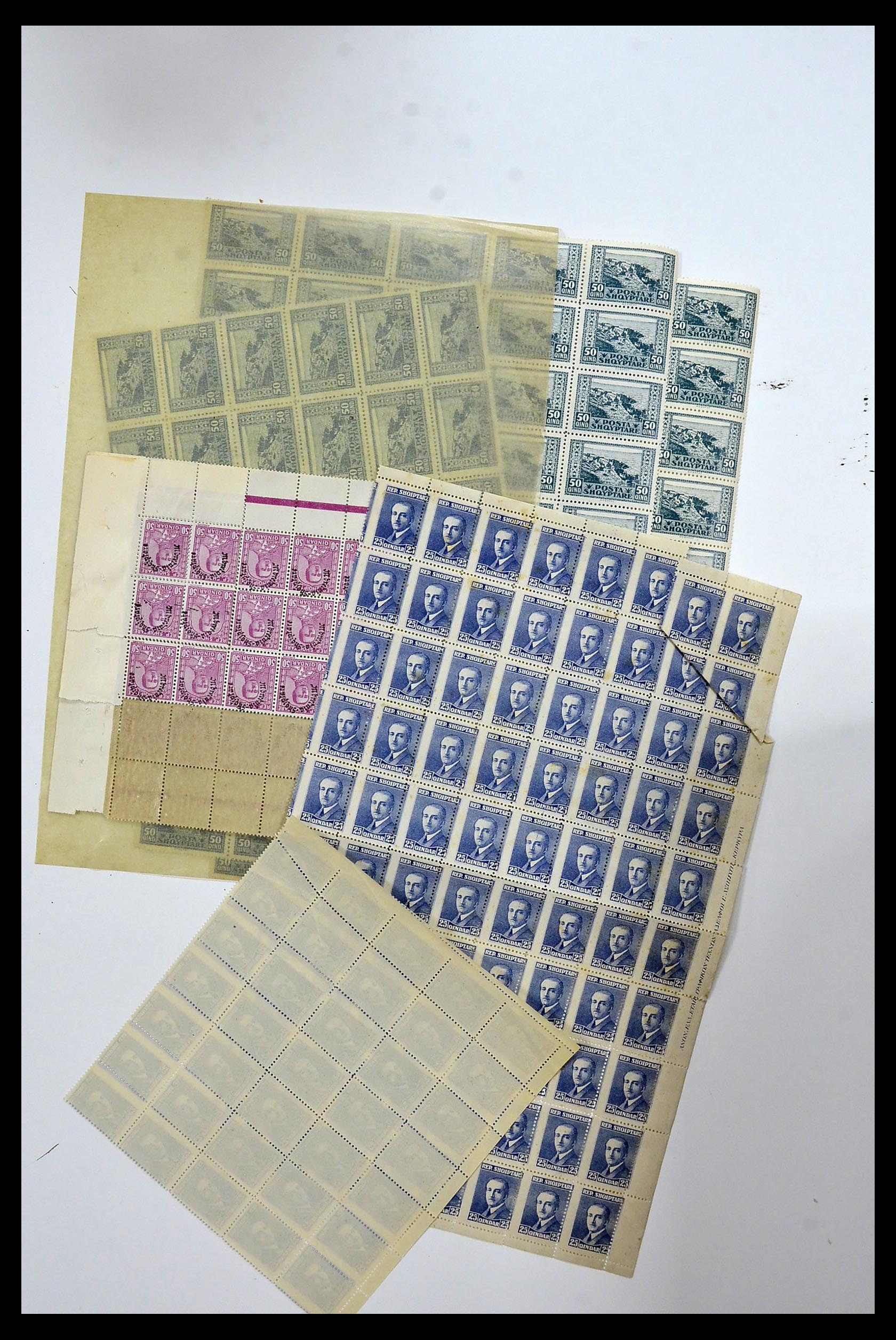 34285 022 - Postzegelverzameling 34285 Albanië 1914-1945.