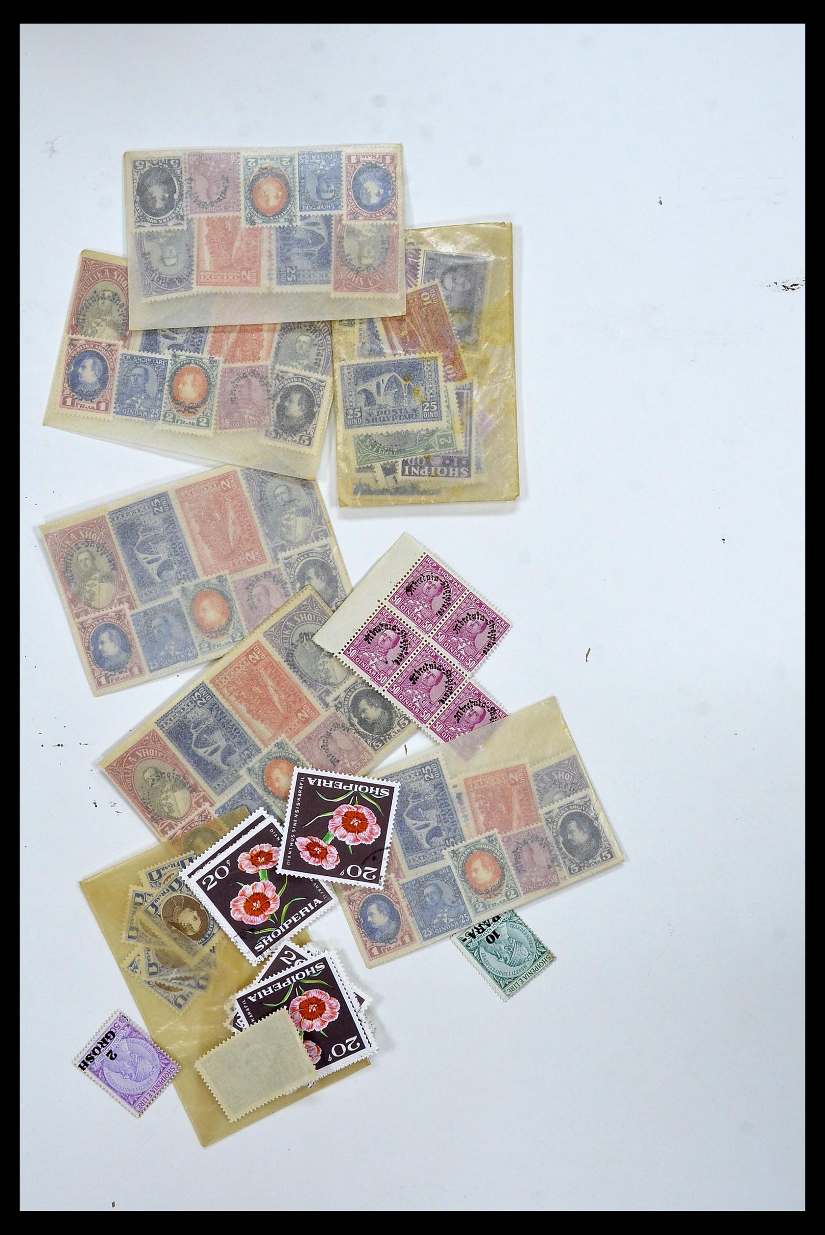 34285 049 - Postzegelverzameling 34285 Albanië 1914-1945.