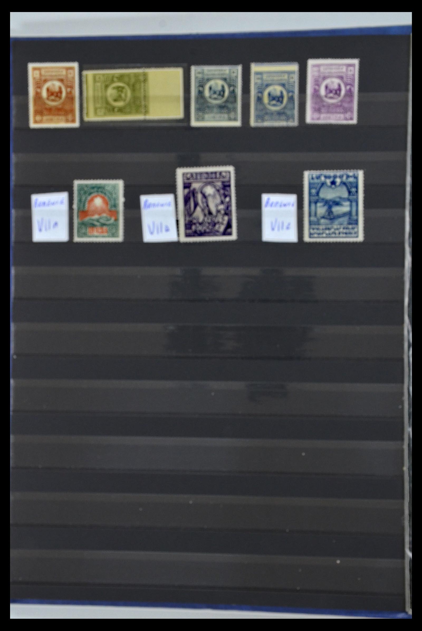 34294 002 - Postzegelverzameling 34294 Russische gebieden en back of the book 186