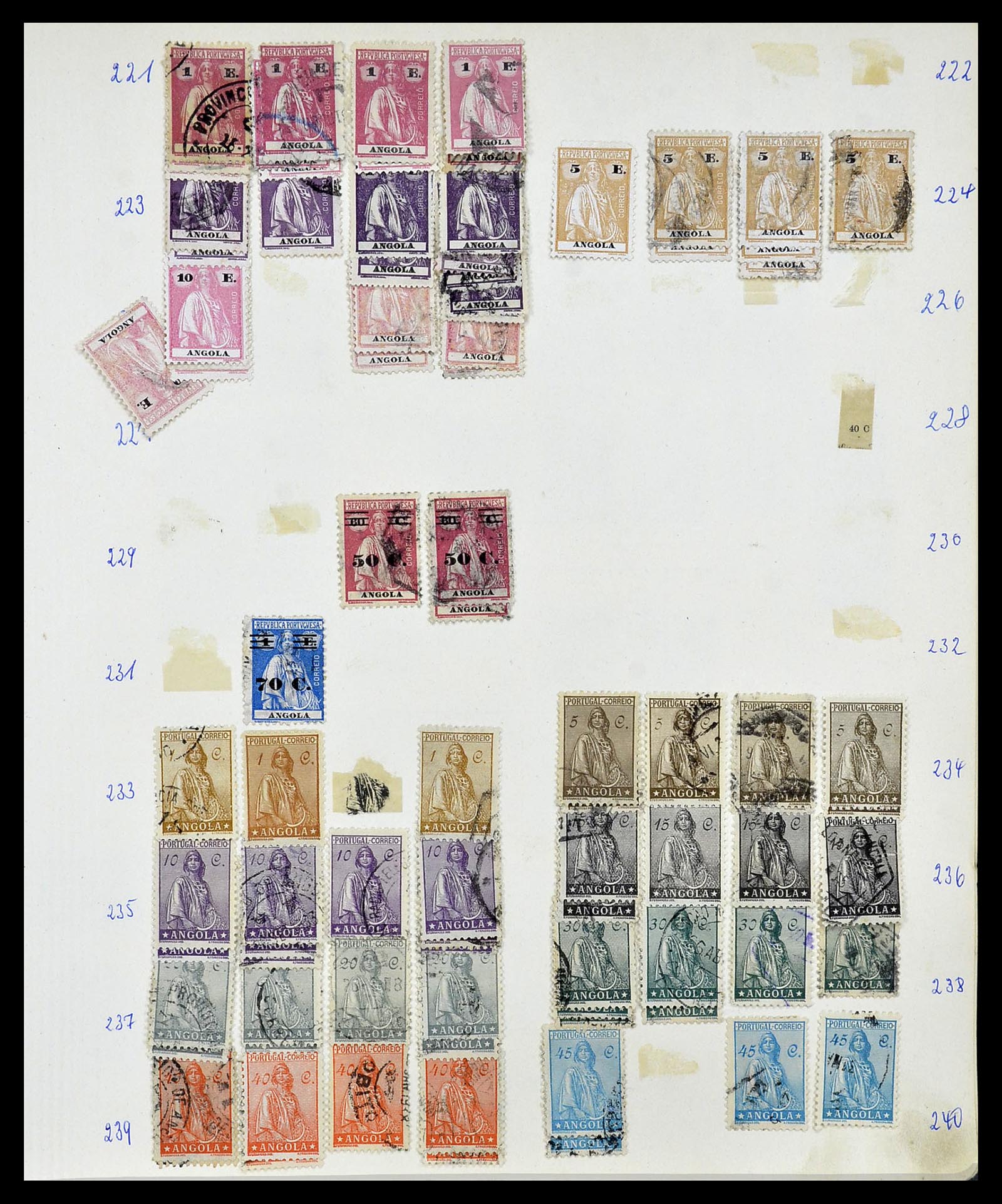 34305 045 - Postzegelverzameling 34305 Portugese koloniën 1870-1970.