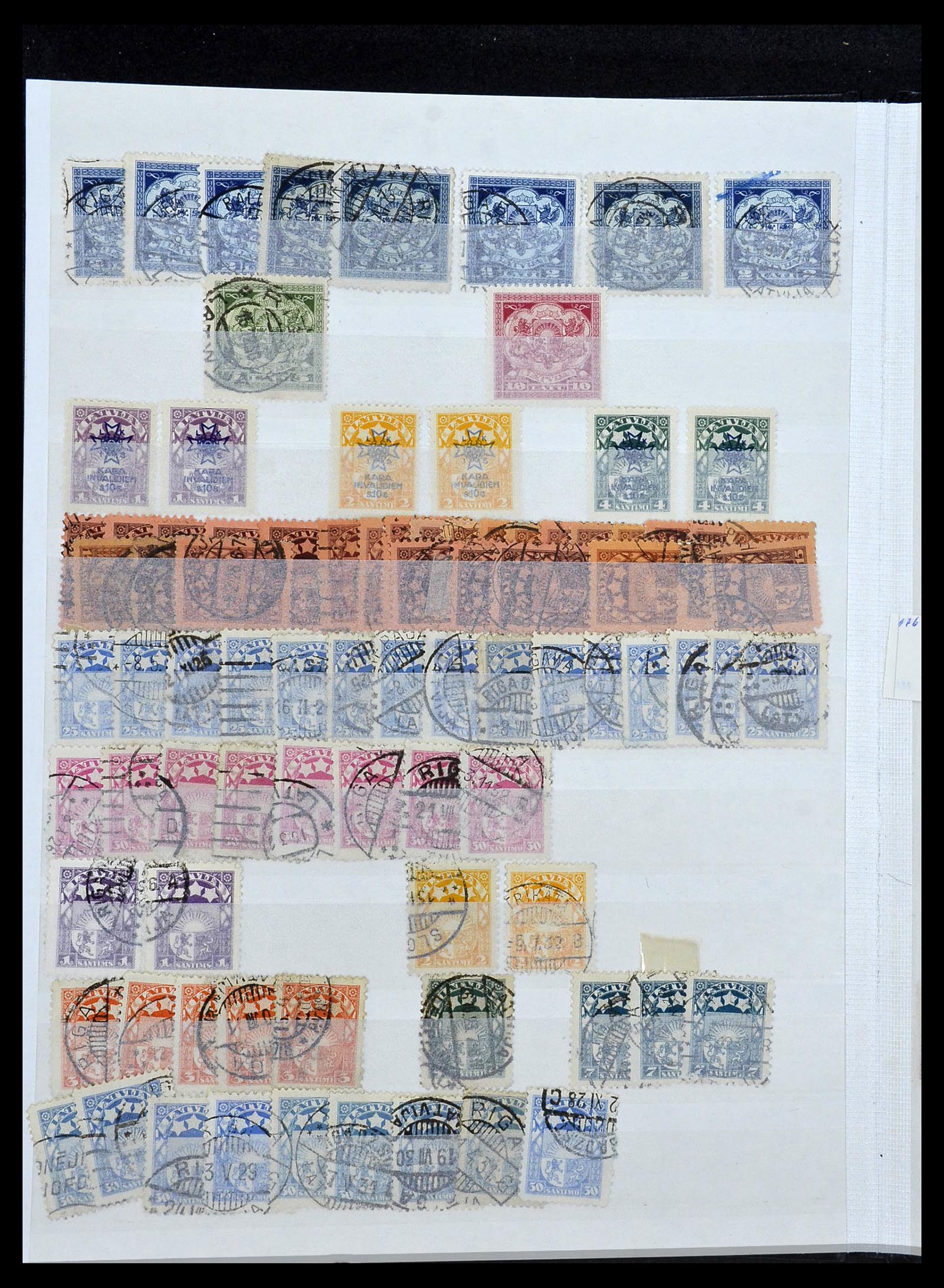 34311 041 - Postzegelverzameling 34311 Baltische Staten 1918-1941.
