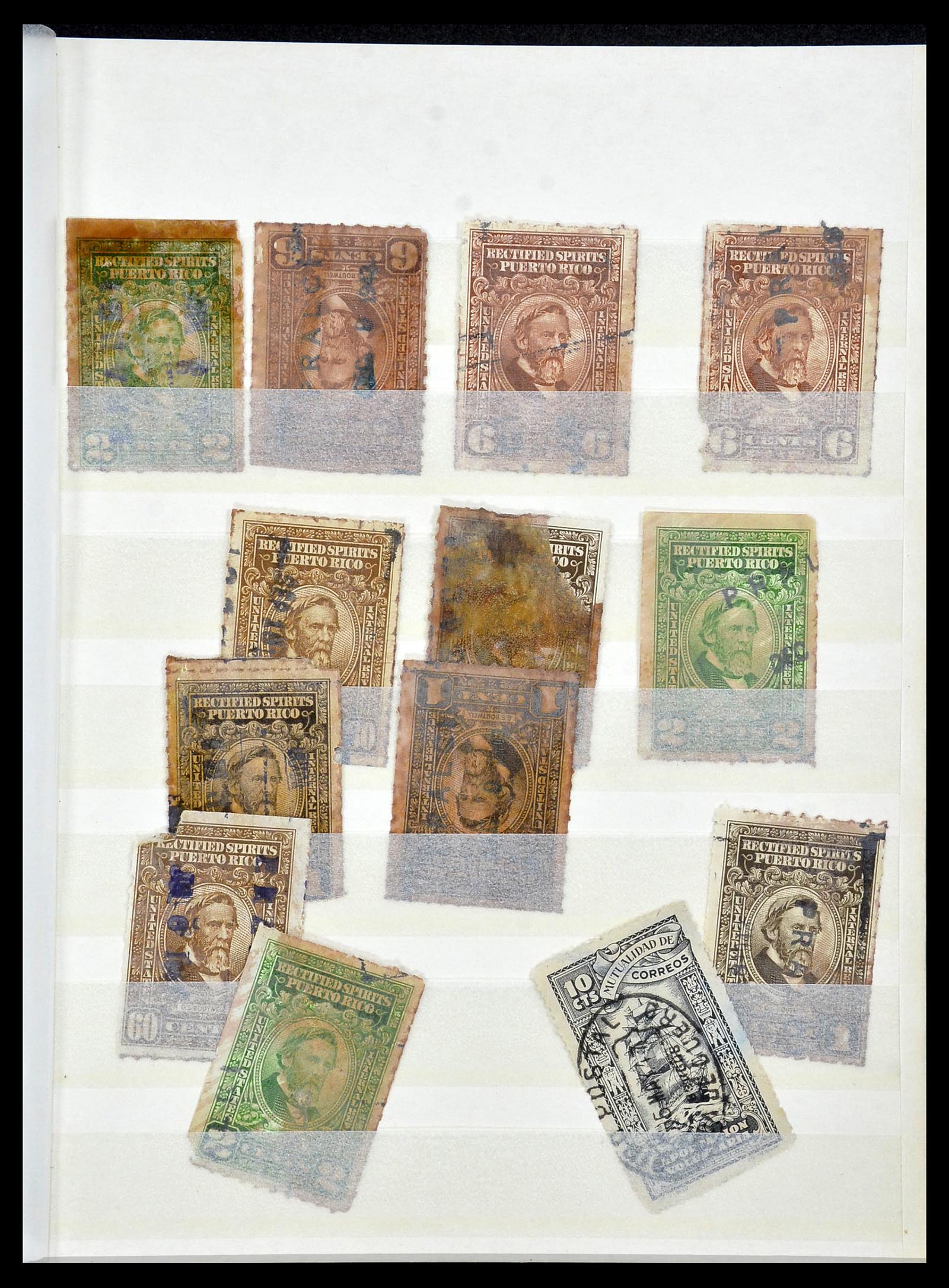 34330 960 - Stamp collection 34330 World fiscal and cinderella's.