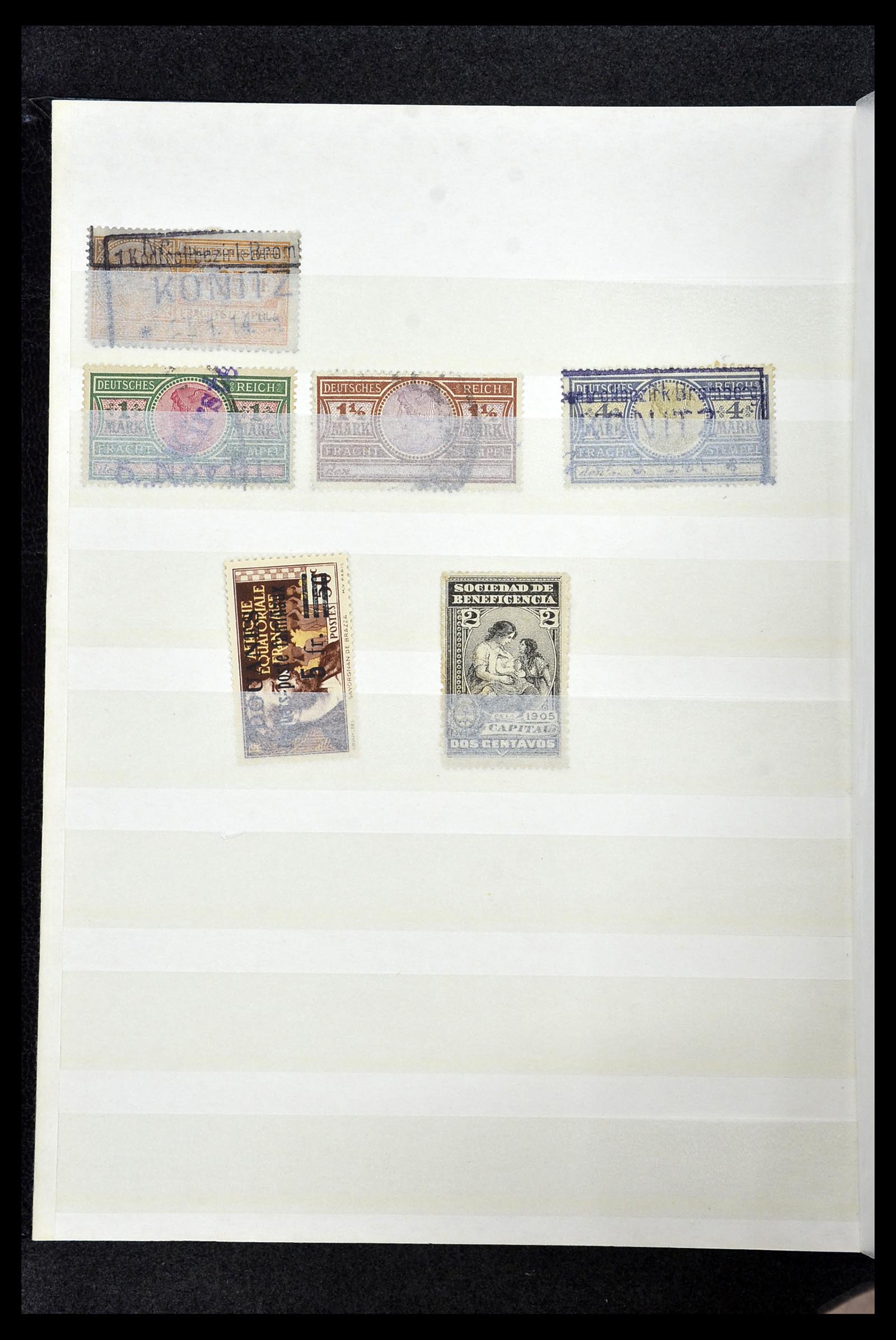 34330 975 - Stamp collection 34330 World fiscal and cinderella's.