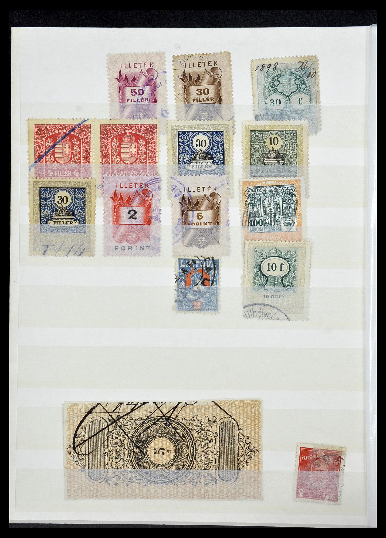 34330 979 - Stamp collection 34330 World fiscal and cinderella's.