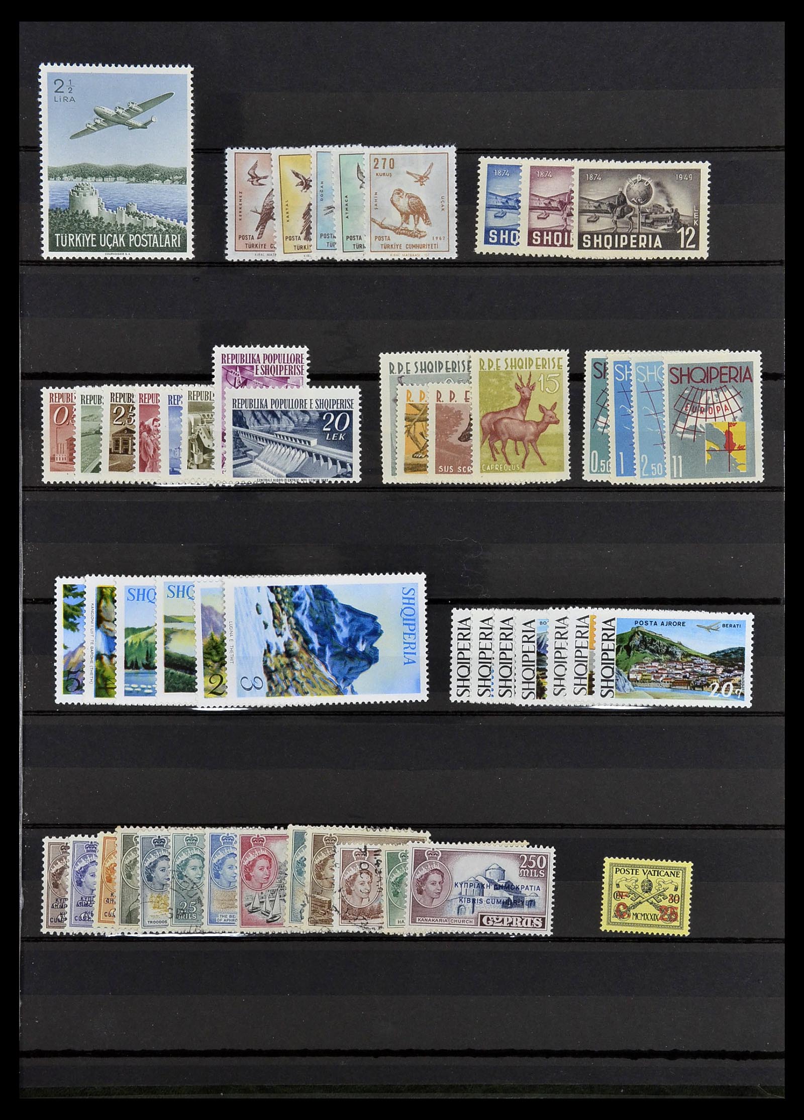 34385 001 - Postzegelverzameling 34385 Wereld betere zegels 1852-1950.
