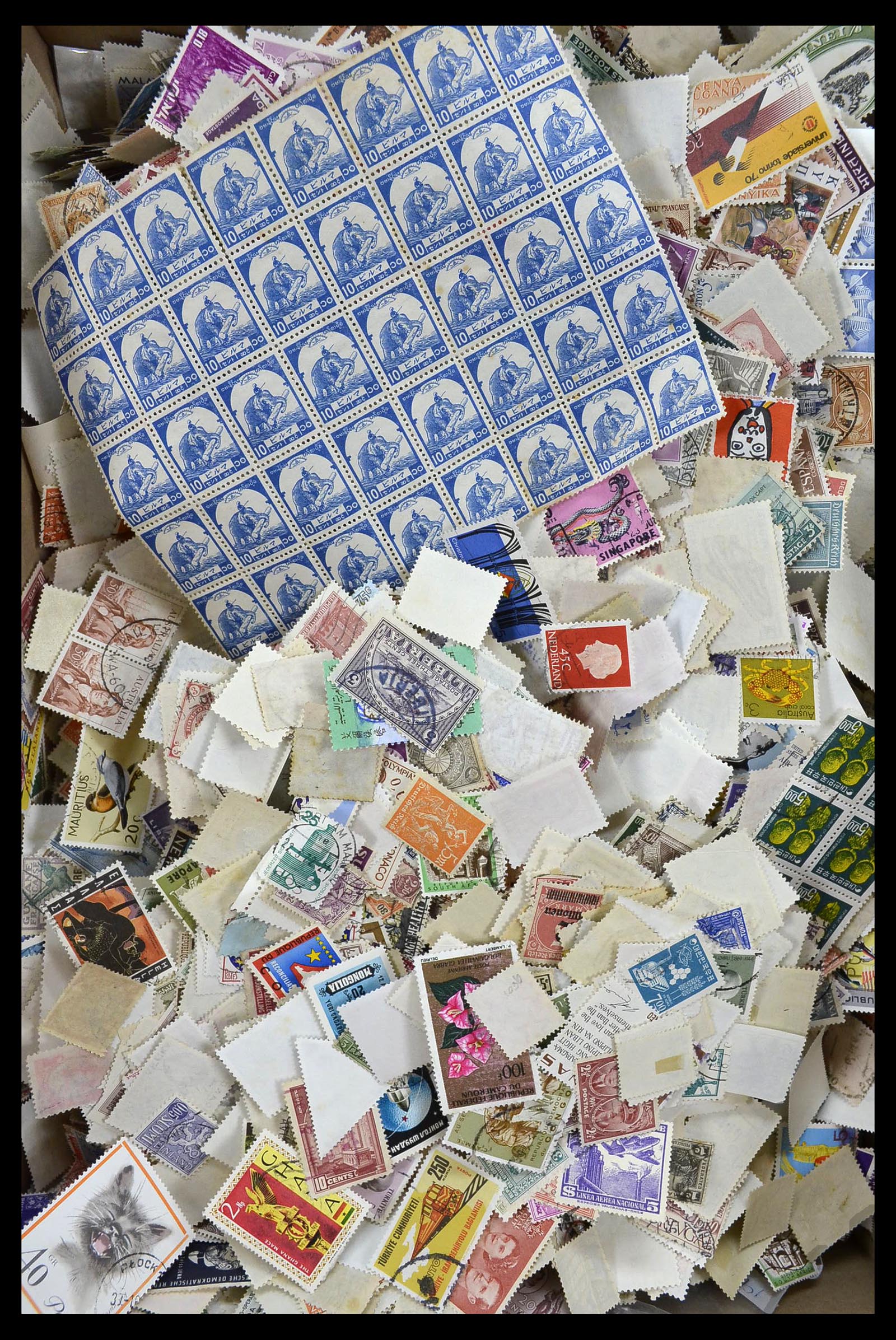 34386 006 - Postzegelverzameling 34386 Wereld uitzoekdoos.