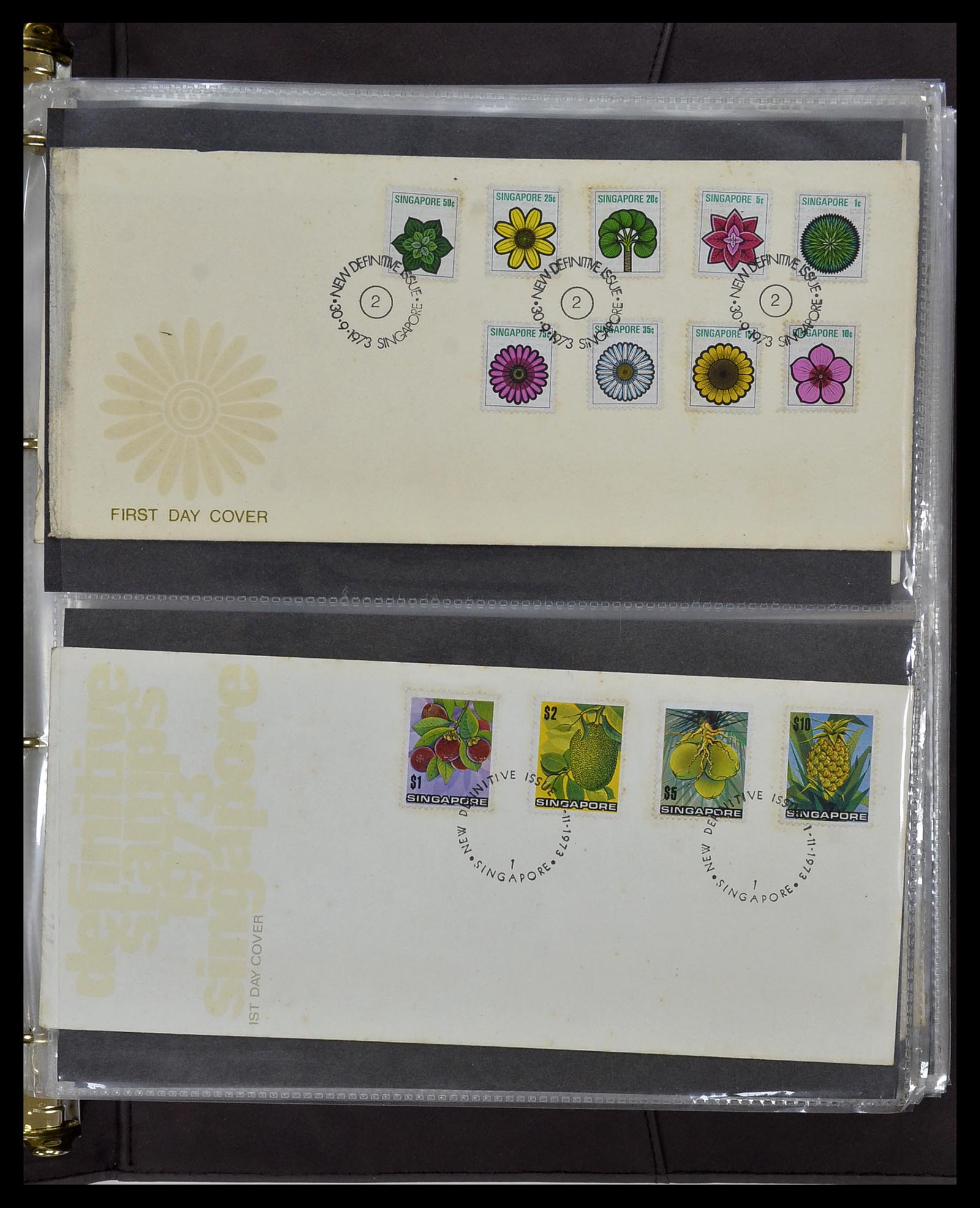 34394 040 - Postzegelverzameling 34394 Singapore FDC's 1948-2015!