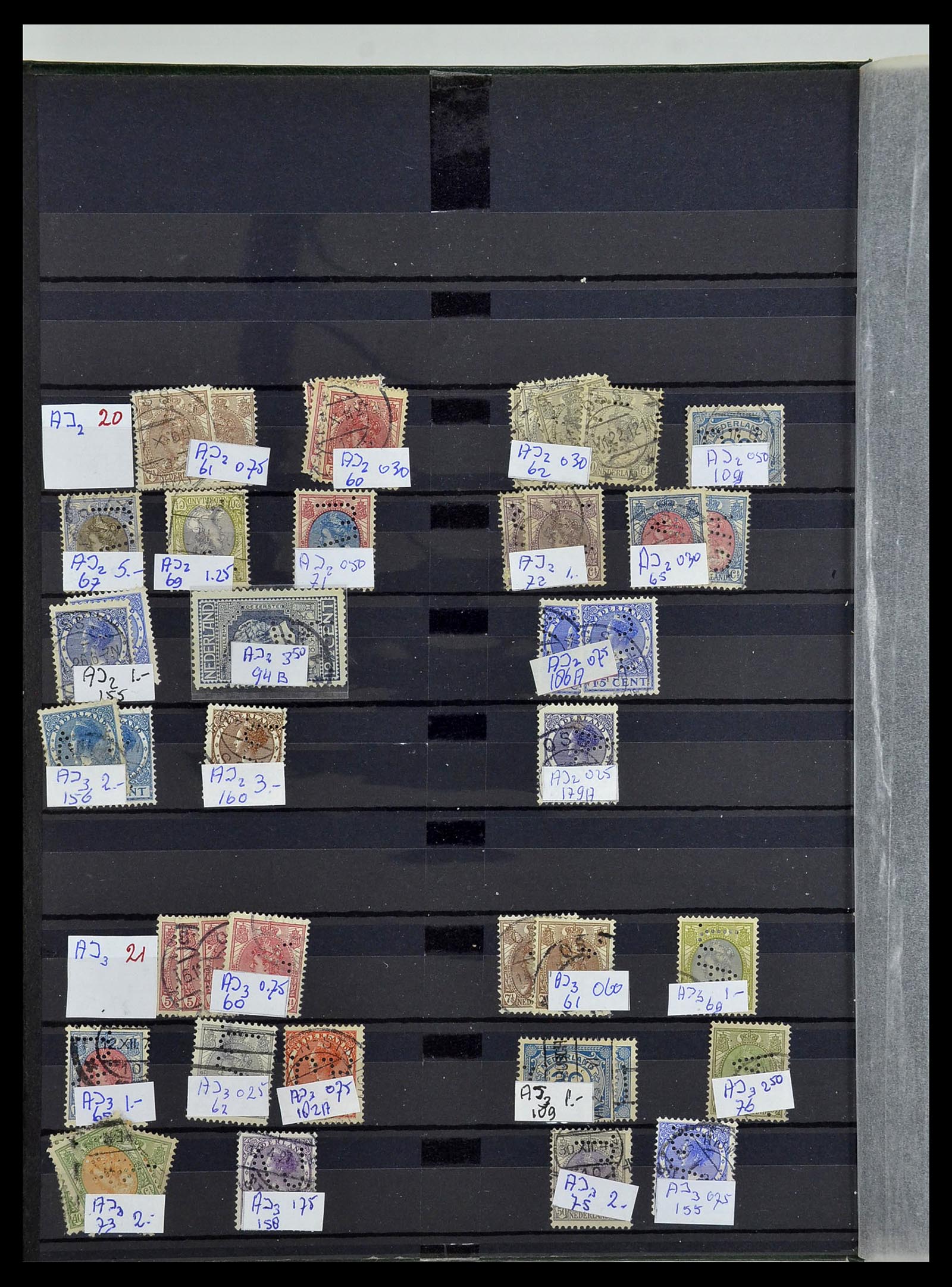 34407 004 - Postzegelverzameling 34407 Nederland firmaperforaties 1872-1980.