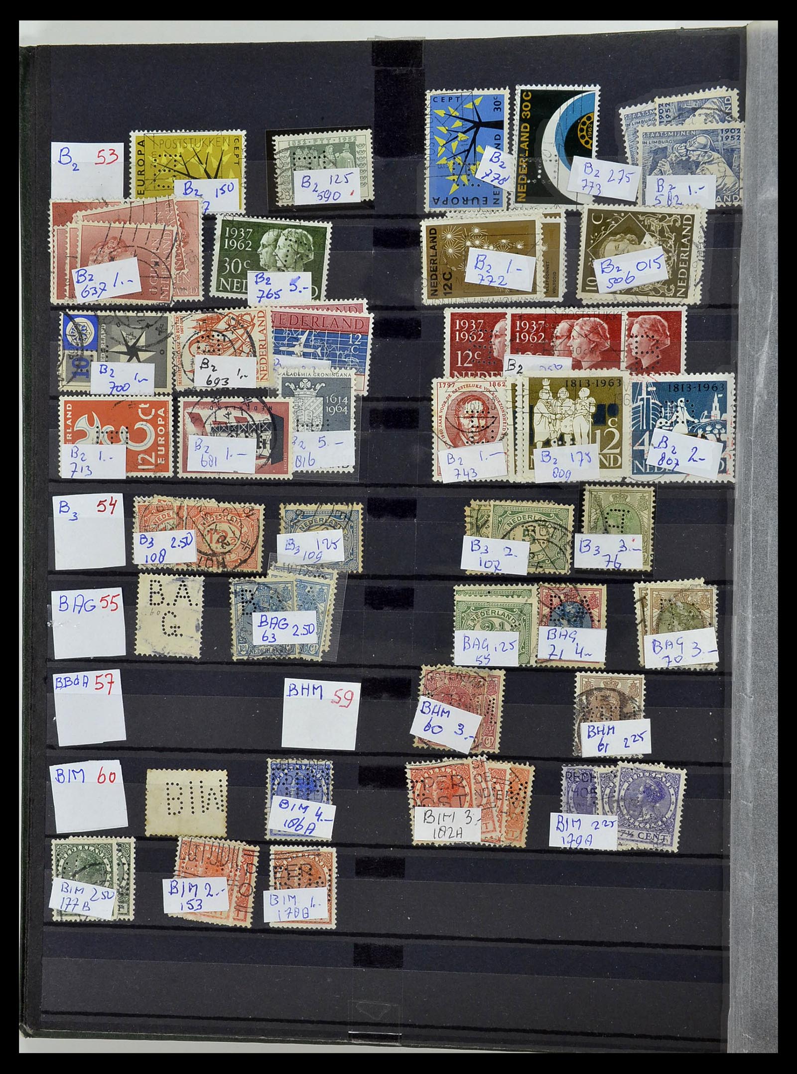 34407 010 - Postzegelverzameling 34407 Nederland firmaperforaties 1872-1980.