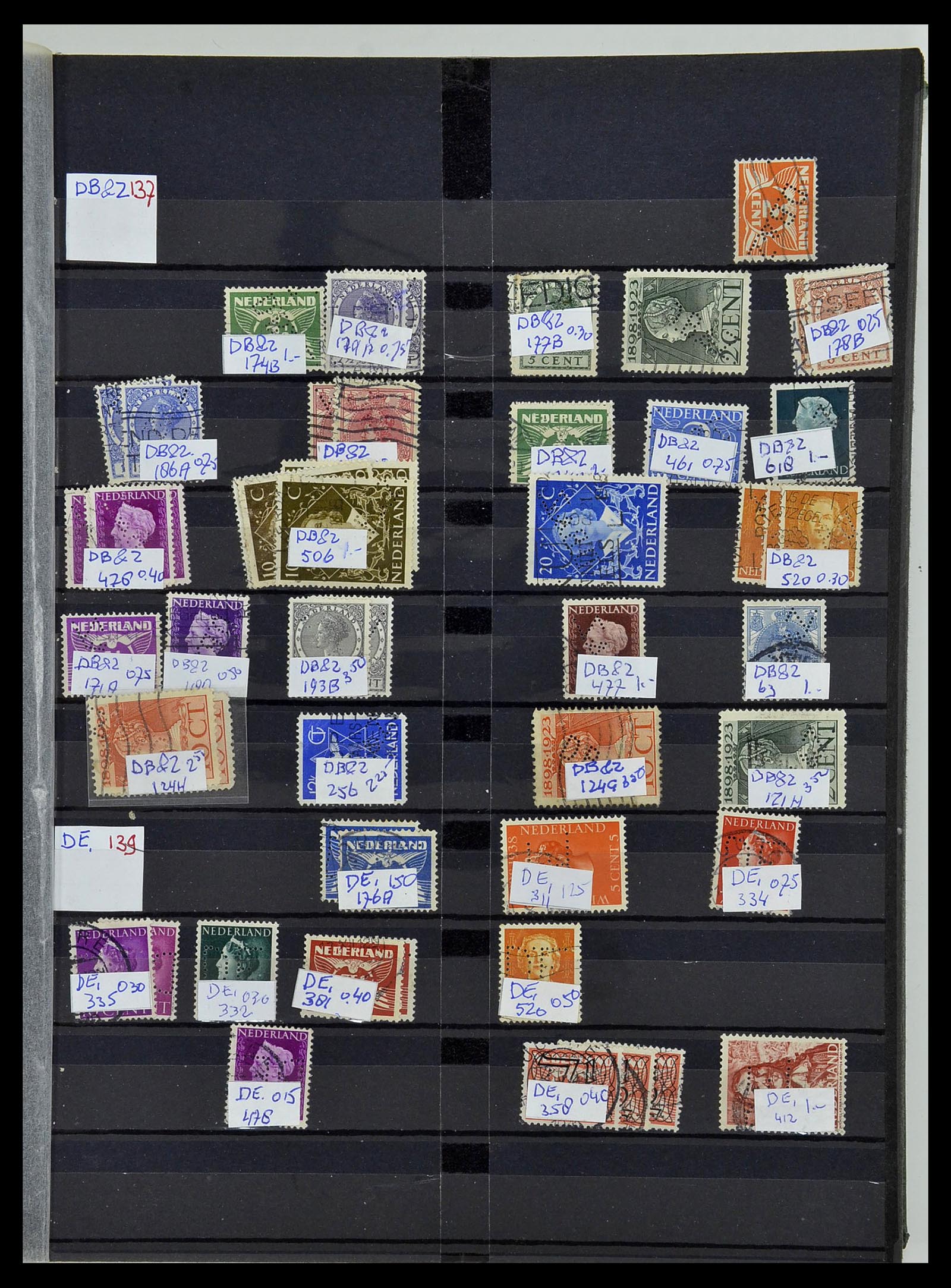 34407 025 - Postzegelverzameling 34407 Nederland firmaperforaties 1872-1980.