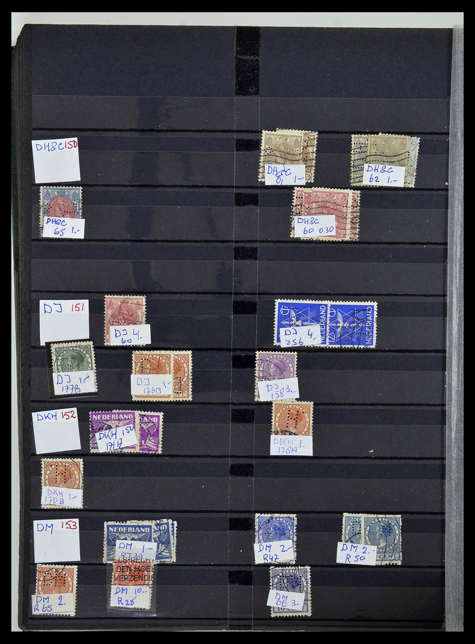 34407 028 - Postzegelverzameling 34407 Nederland firmaperforaties 1872-1980.