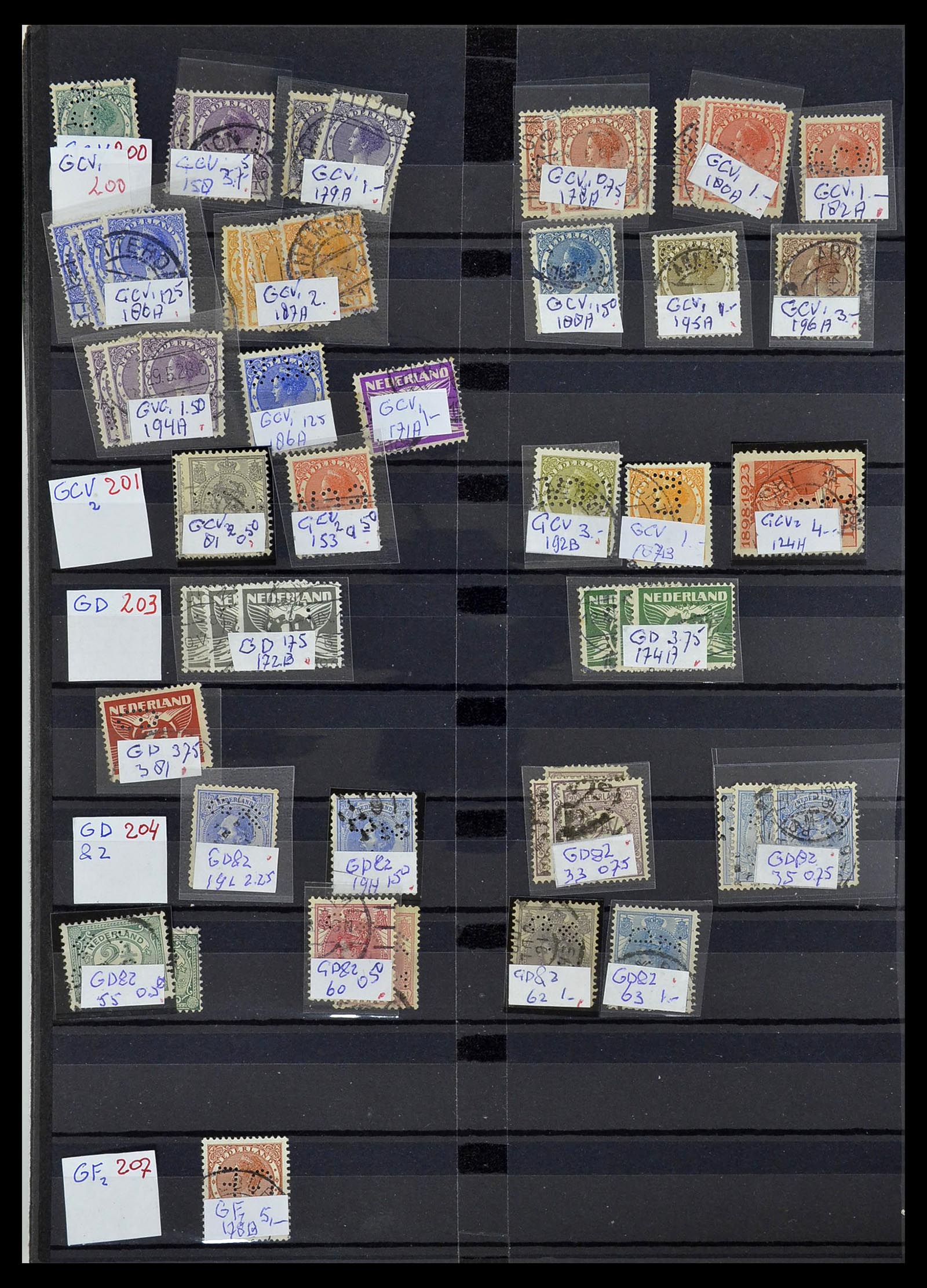 34407 036 - Postzegelverzameling 34407 Nederland firmaperforaties 1872-1980.