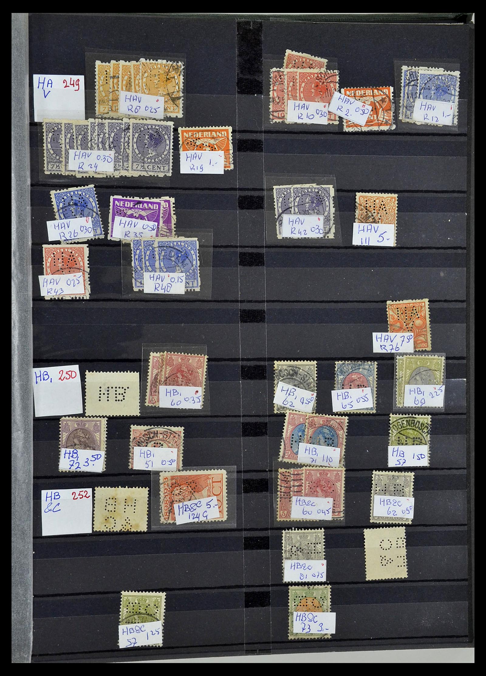34407 043 - Postzegelverzameling 34407 Nederland firmaperforaties 1872-1980.