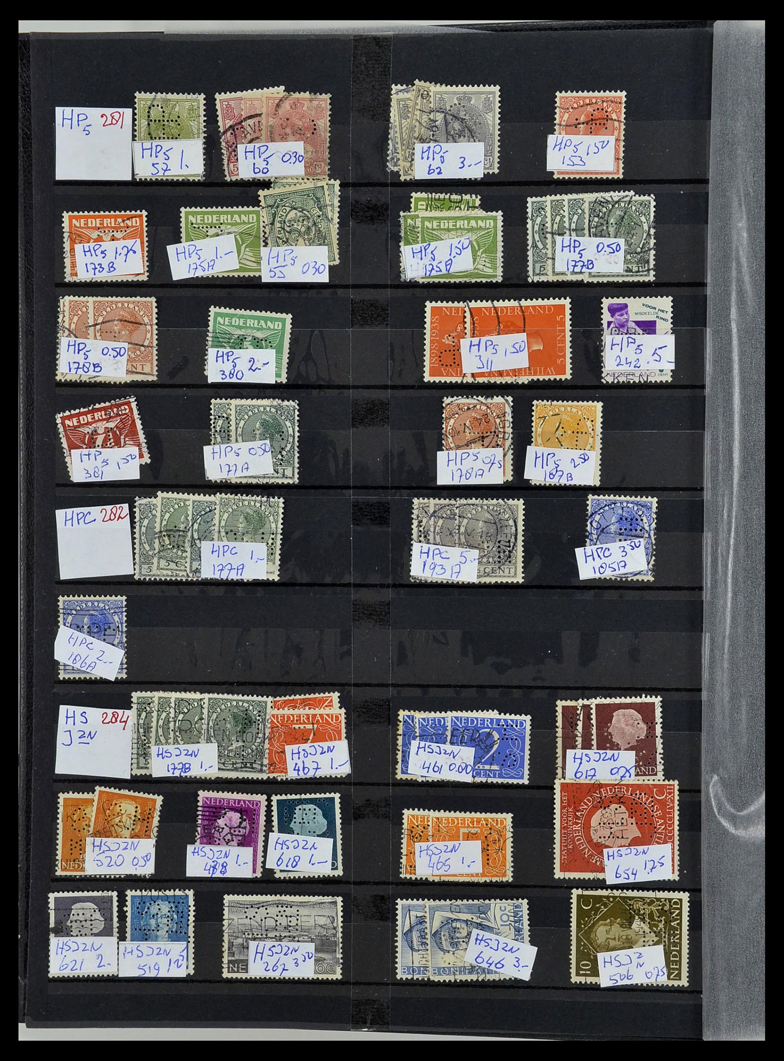34407 052 - Postzegelverzameling 34407 Nederland firmaperforaties 1872-1980.
