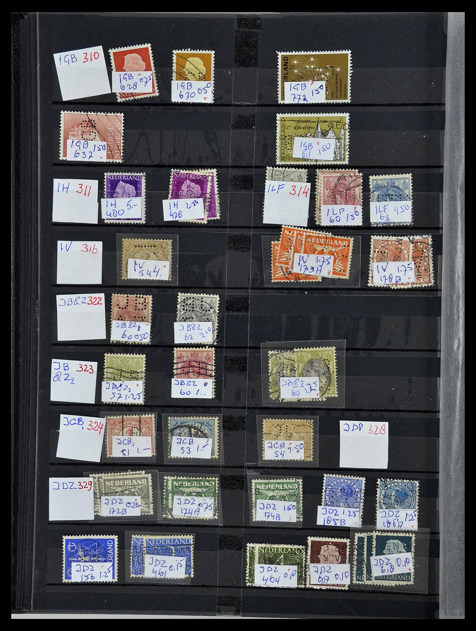 34407 058 - Postzegelverzameling 34407 Nederland firmaperforaties 1872-1980.