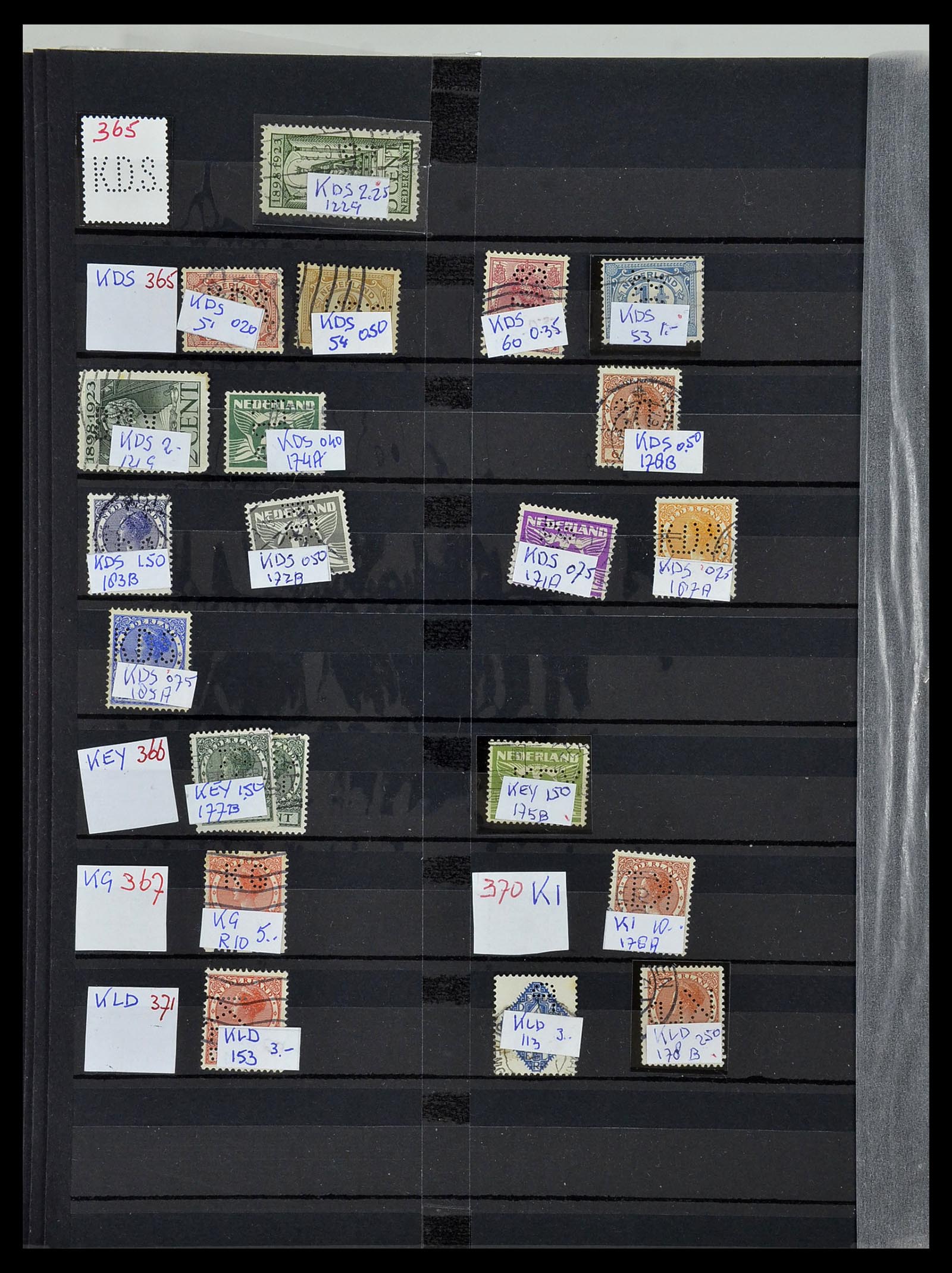 34407 068 - Postzegelverzameling 34407 Nederland firmaperforaties 1872-1980.