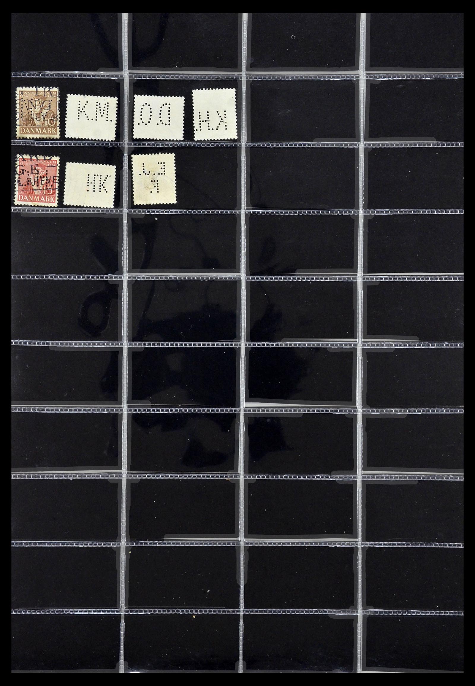 34408 002 - Postzegelverzameling 34408 Wereld firmaperforaties 1870-1980.