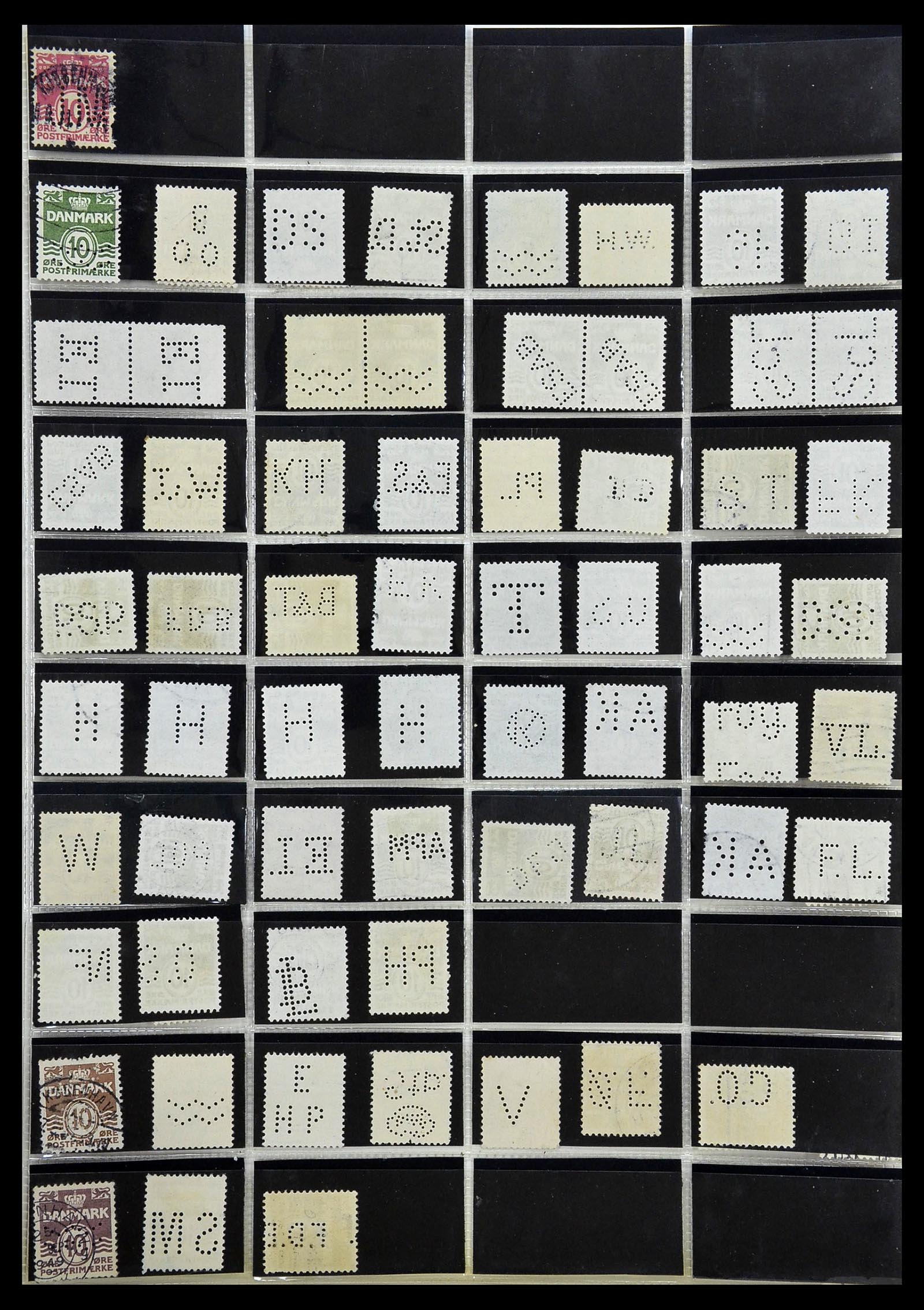 34408 017 - Postzegelverzameling 34408 Wereld firmaperforaties 1870-1980.