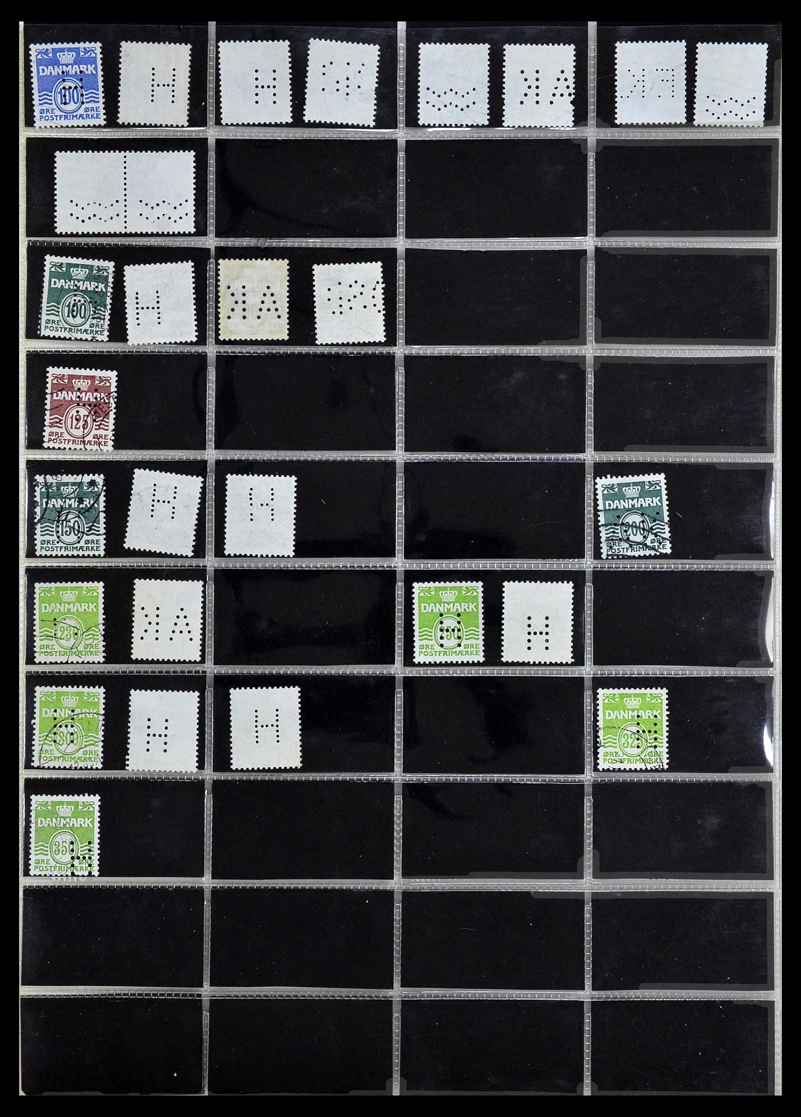 34408 021 - Postzegelverzameling 34408 Wereld firmaperforaties 1870-1980.