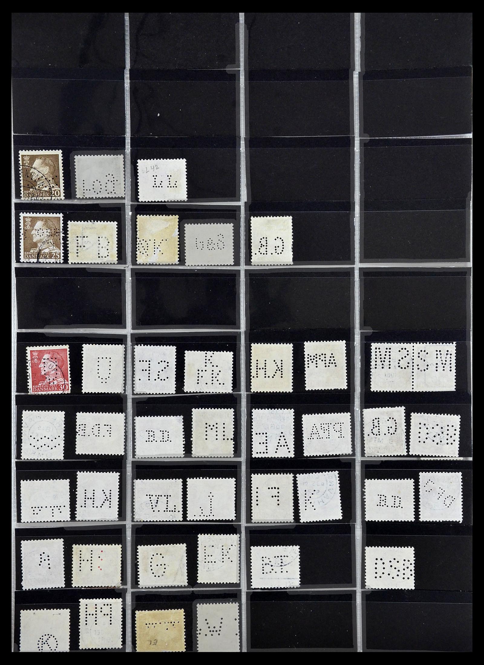 34408 038 - Postzegelverzameling 34408 Wereld firmaperforaties 1870-1980.