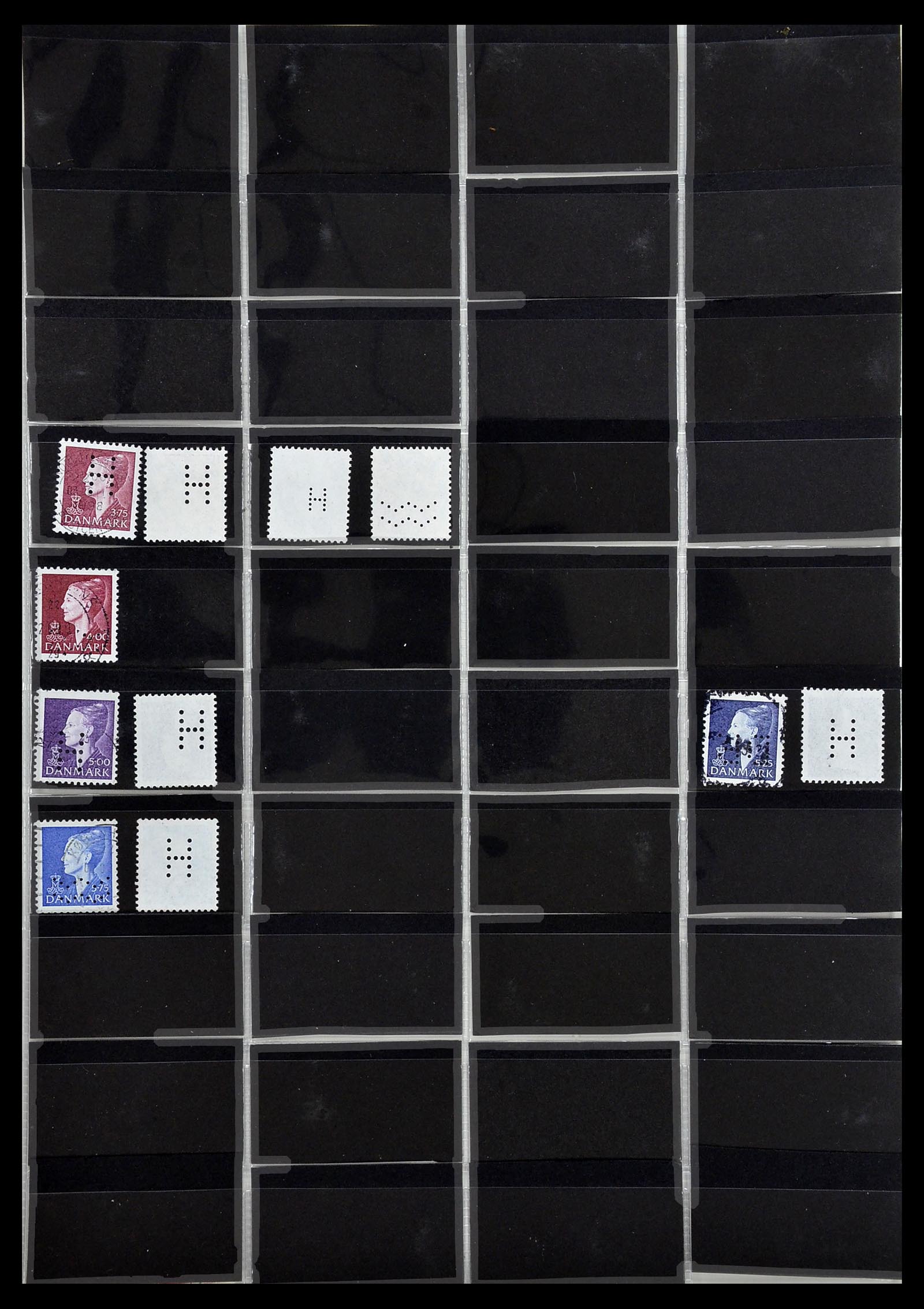 34408 043 - Postzegelverzameling 34408 Wereld firmaperforaties 1870-1980.