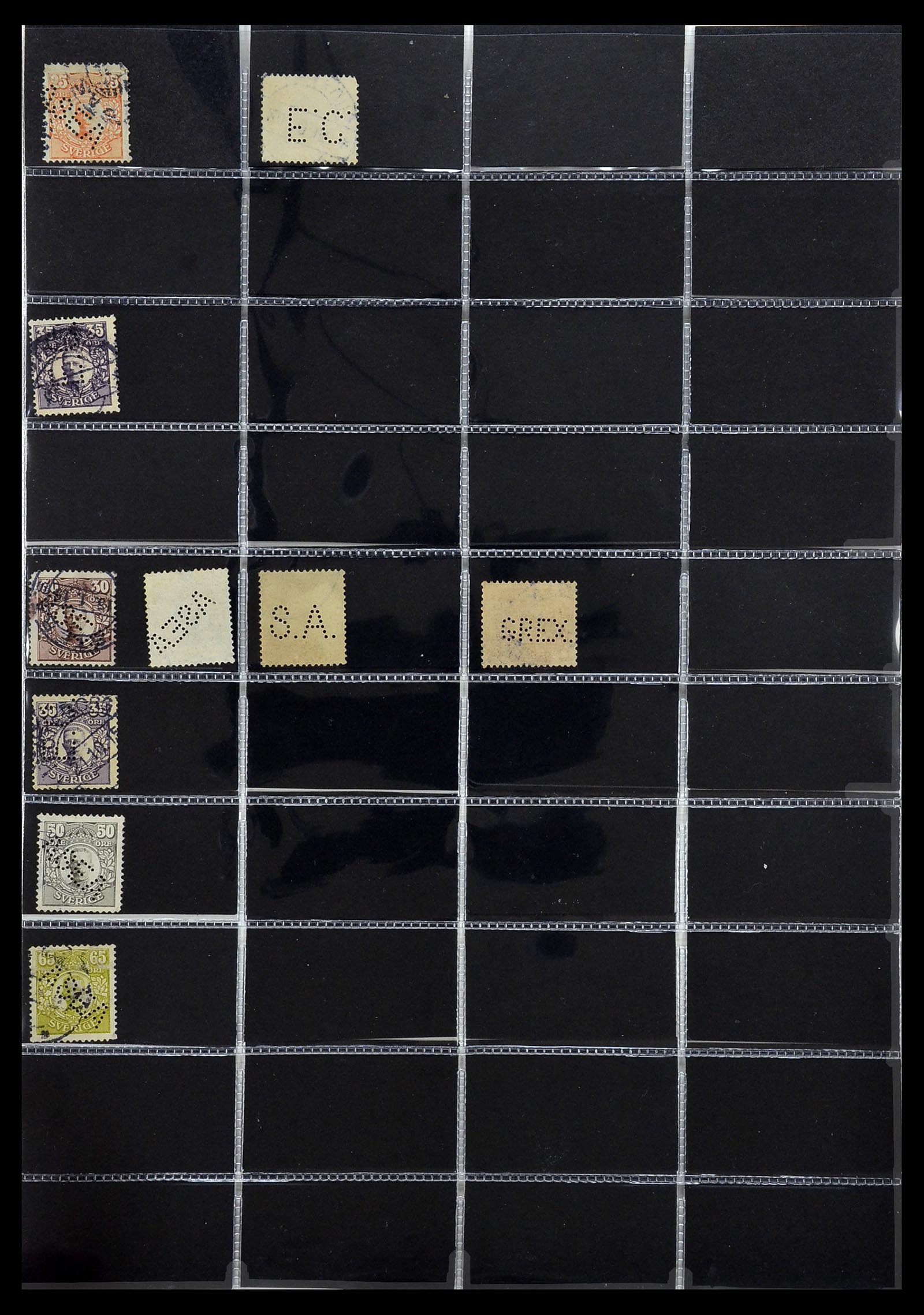 34408 056 - Postzegelverzameling 34408 Wereld firmaperforaties 1870-1980.