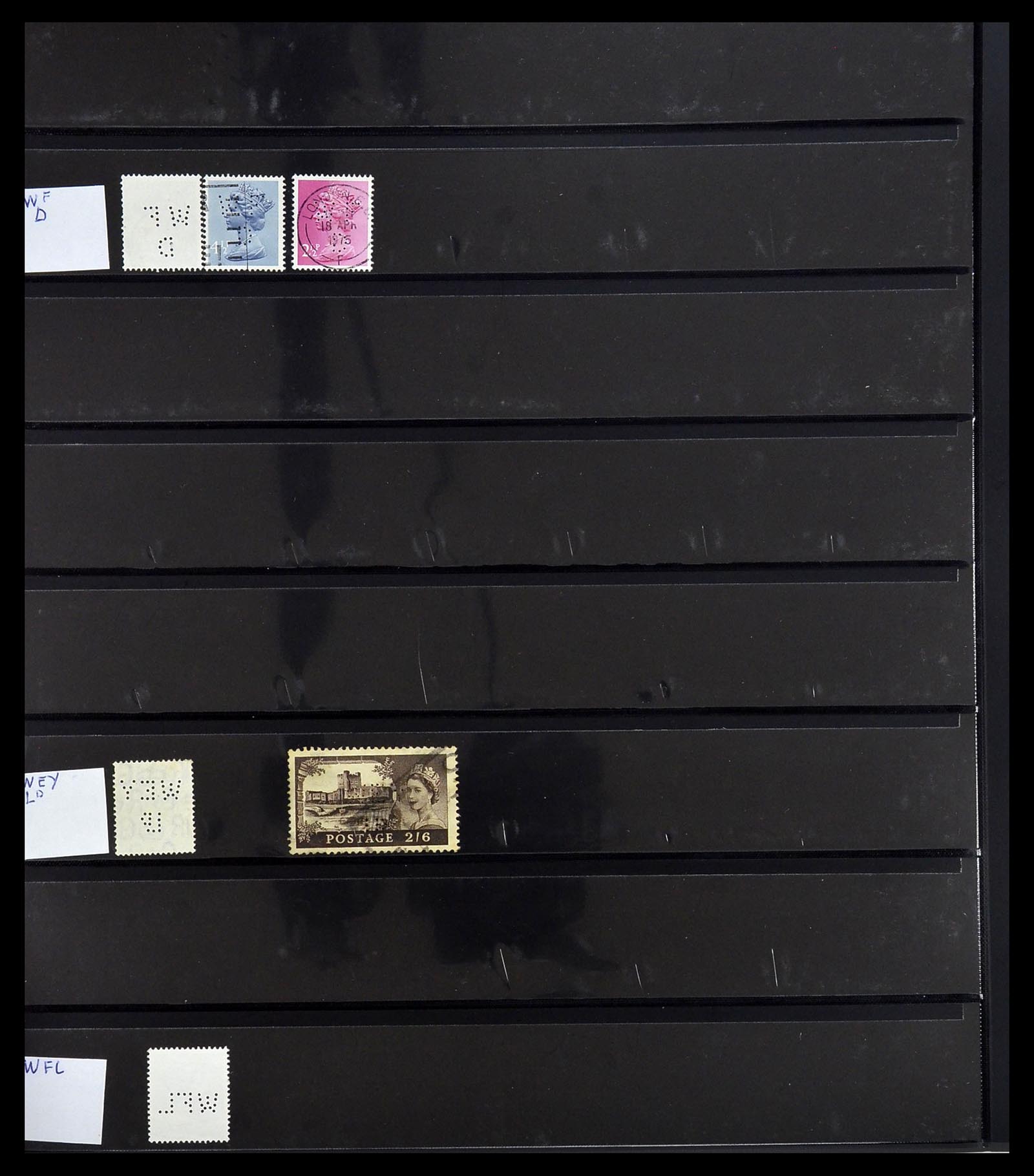 34408 725 - Postzegelverzameling 34408 Wereld firmaperforaties 1870-1980.