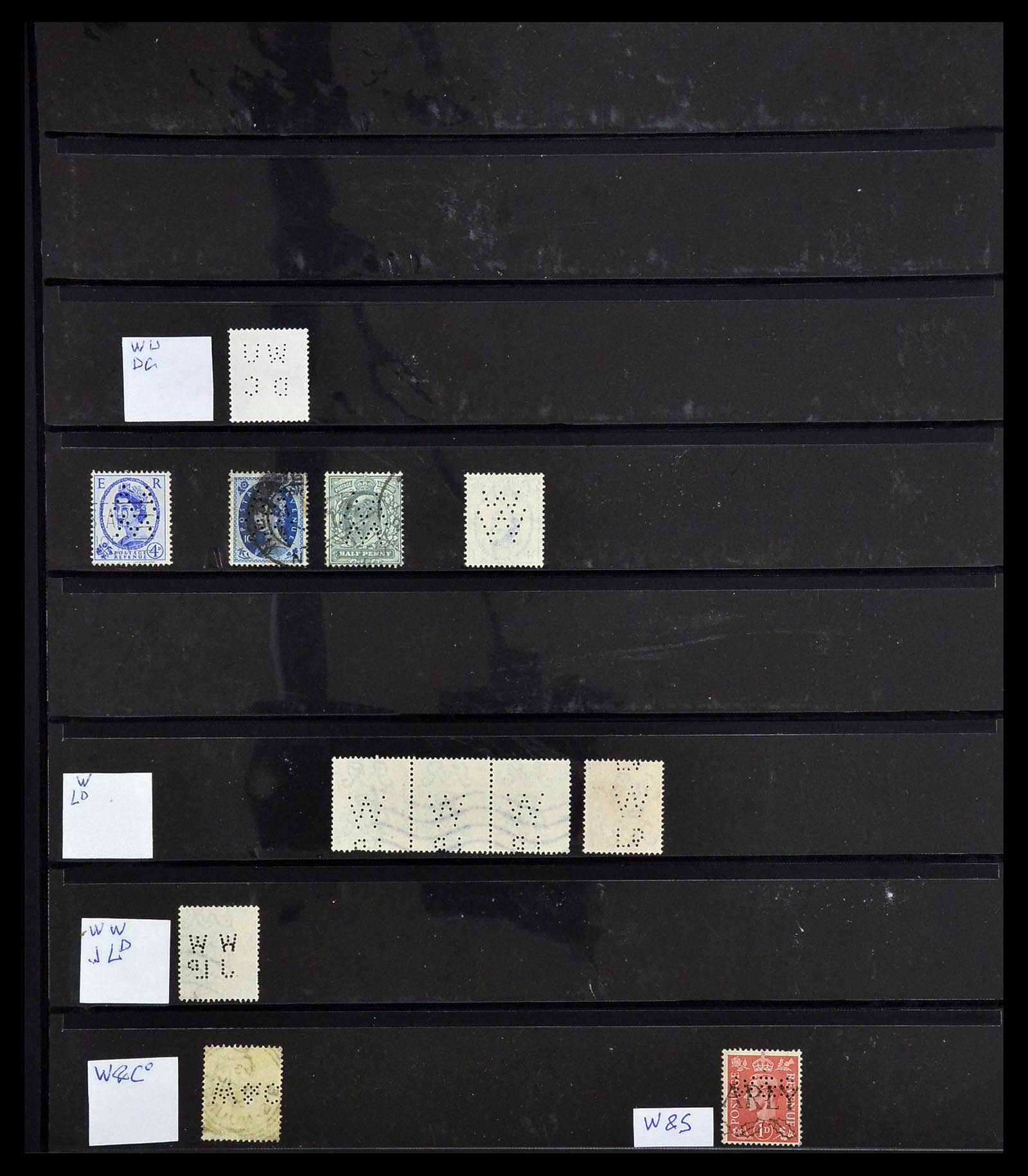 34408 730 - Postzegelverzameling 34408 Wereld firmaperforaties 1870-1980.
