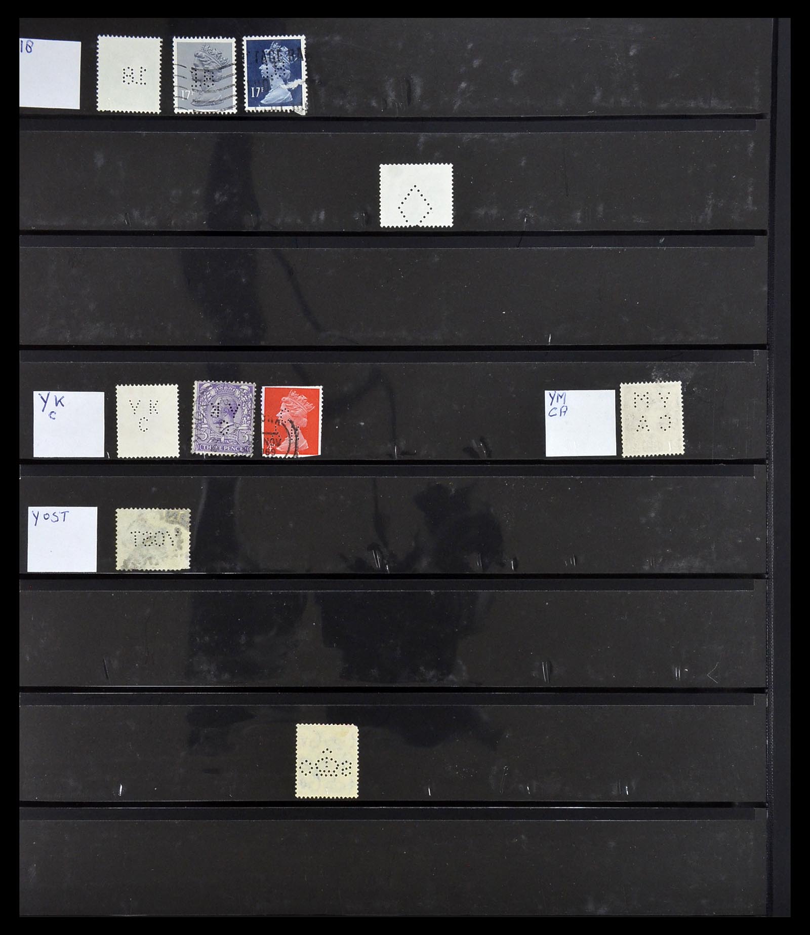 34408 731 - Postzegelverzameling 34408 Wereld firmaperforaties 1870-1980.