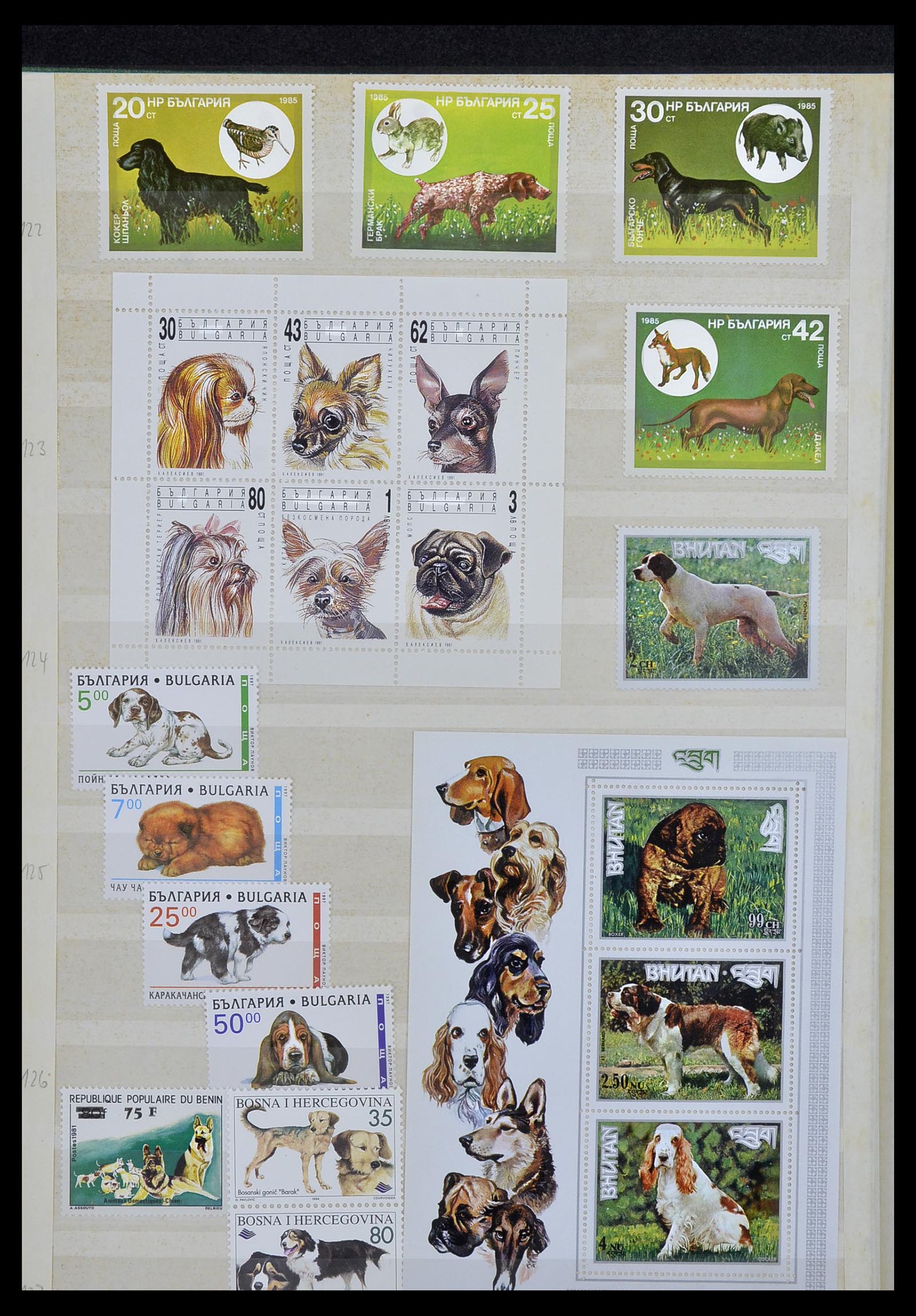 34410 004 - Postzegelverzameling 34410 Motief Honden 1965-2011.