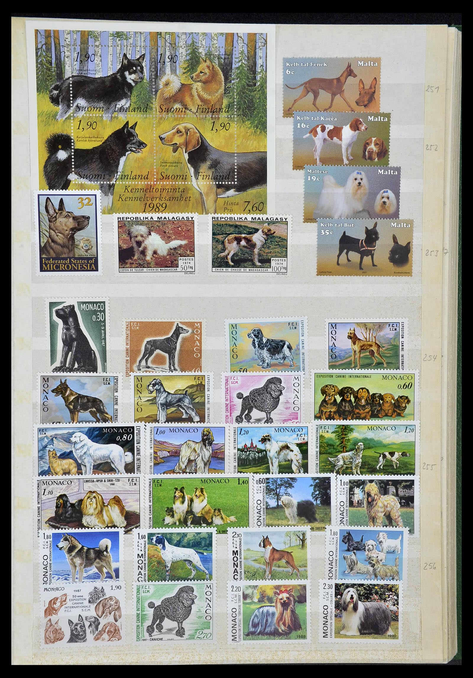 34410 025 - Postzegelverzameling 34410 Motief Honden 1965-2011.