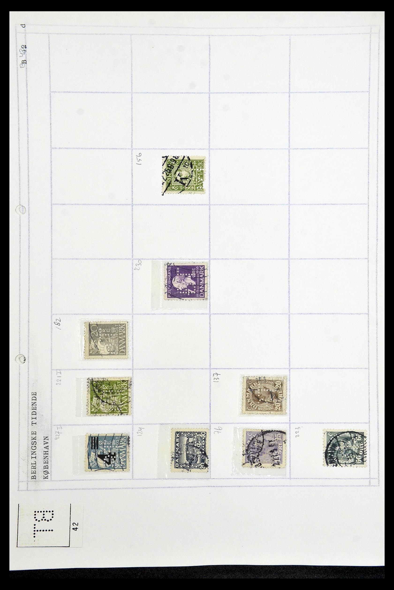 34415 033 - Postzegelverzameling 34415 Denemarken perfins 1875-1980.