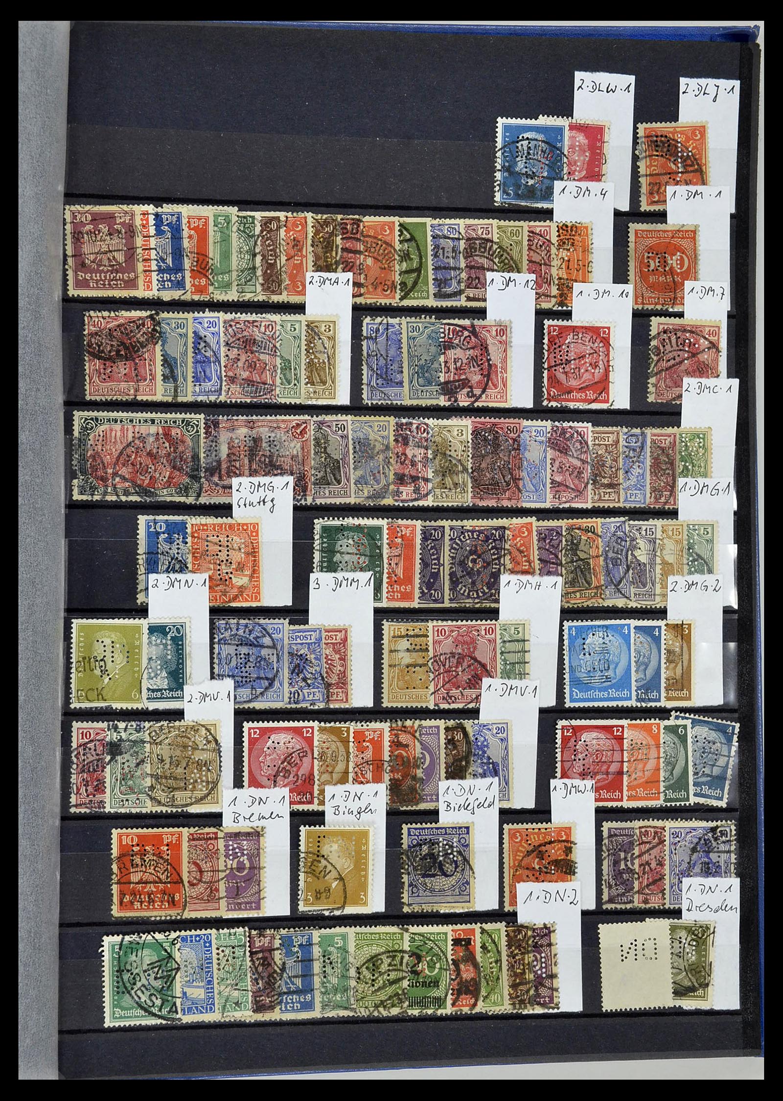 34432 100 - Stamp Collection 34432 German Reich perfins 1900-1933.